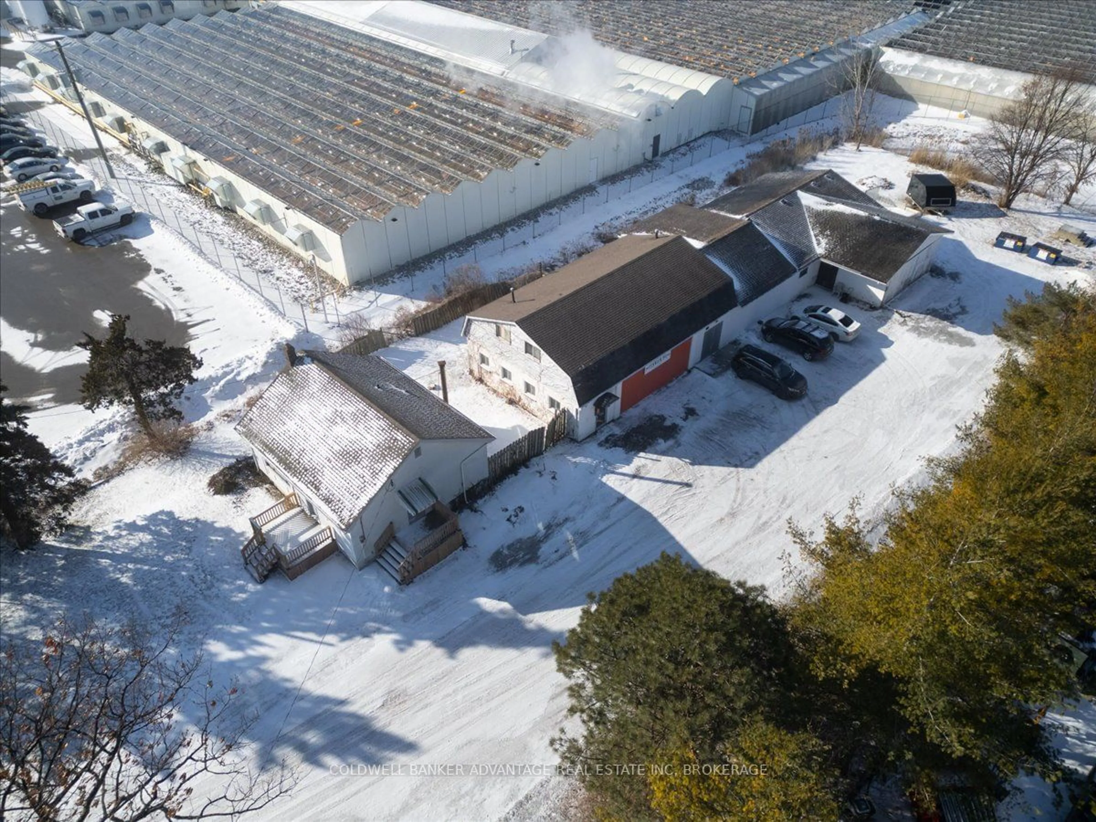 A pic from outside/outdoor area/front of a property/back of a property/a pic from drone, building for 1410 Balfour St, Pelham Ontario L0S 1C0