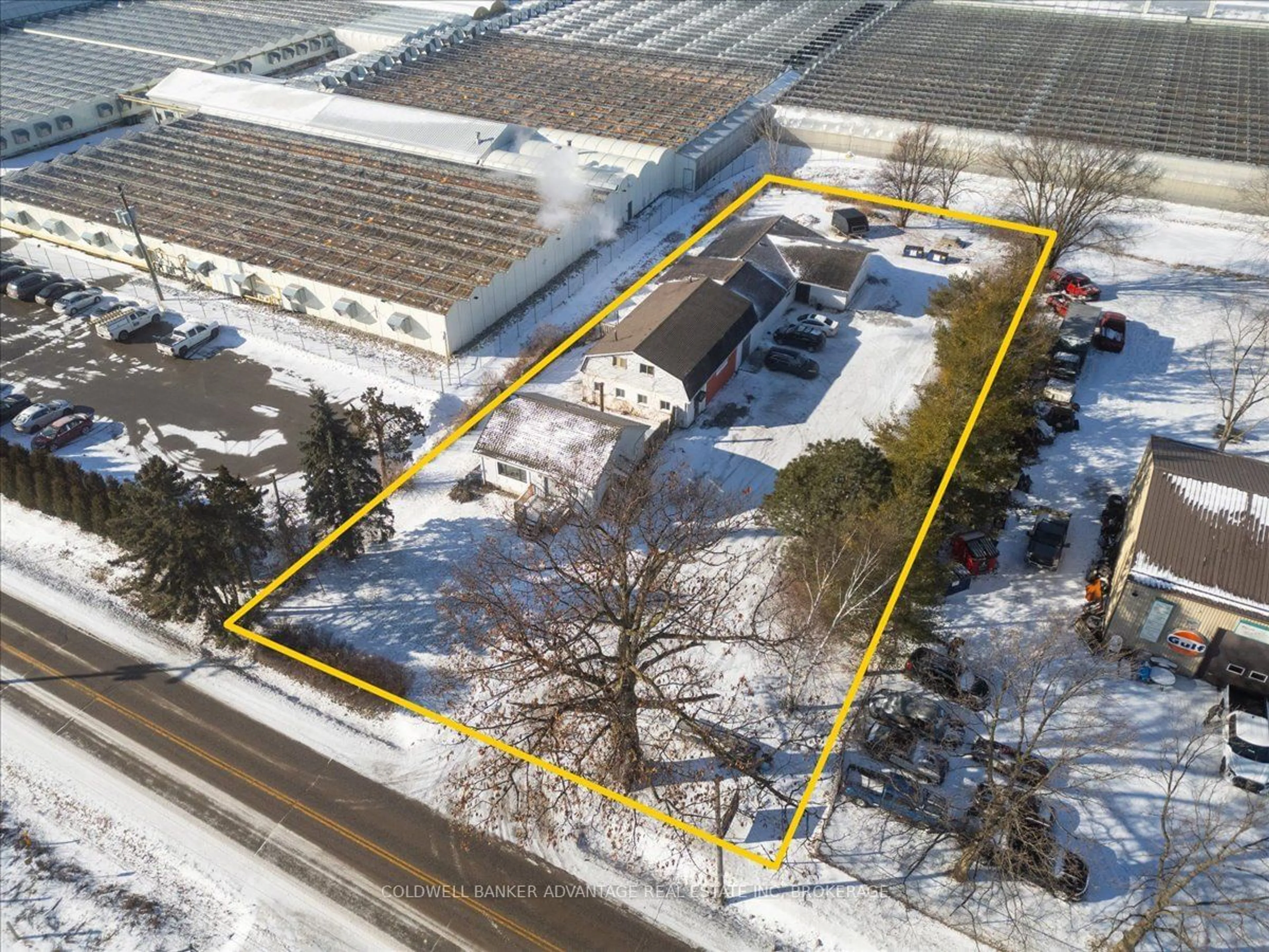 A pic from outside/outdoor area/front of a property/back of a property/a pic from drone, building for 1410 Balfour St, Pelham Ontario L0S 1C0