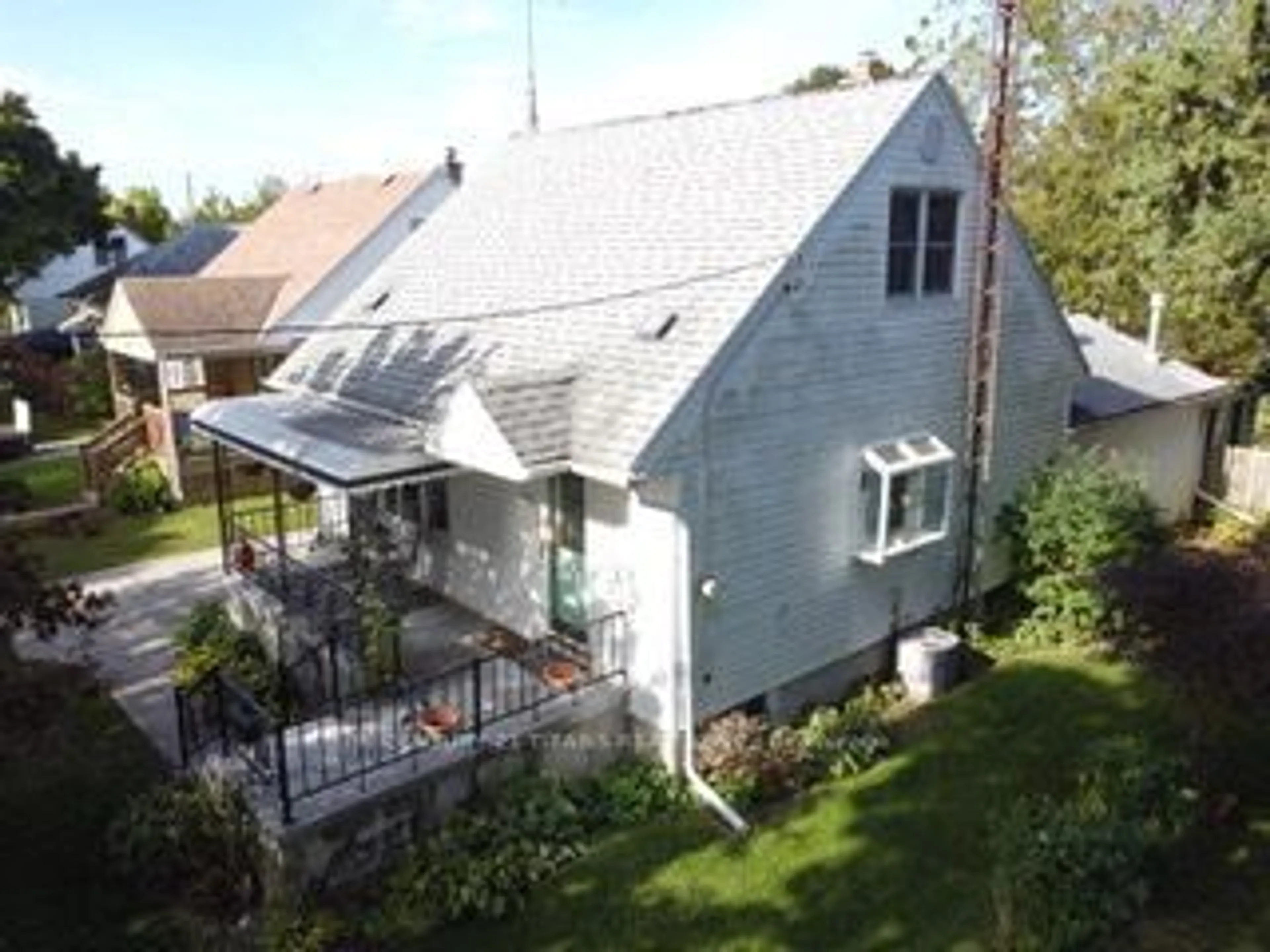 A pic from outside/outdoor area/front of a property/back of a property/a pic from drone, street for 17 De Graeve Dr, Chatham-Kent Ontario N7L 1N8