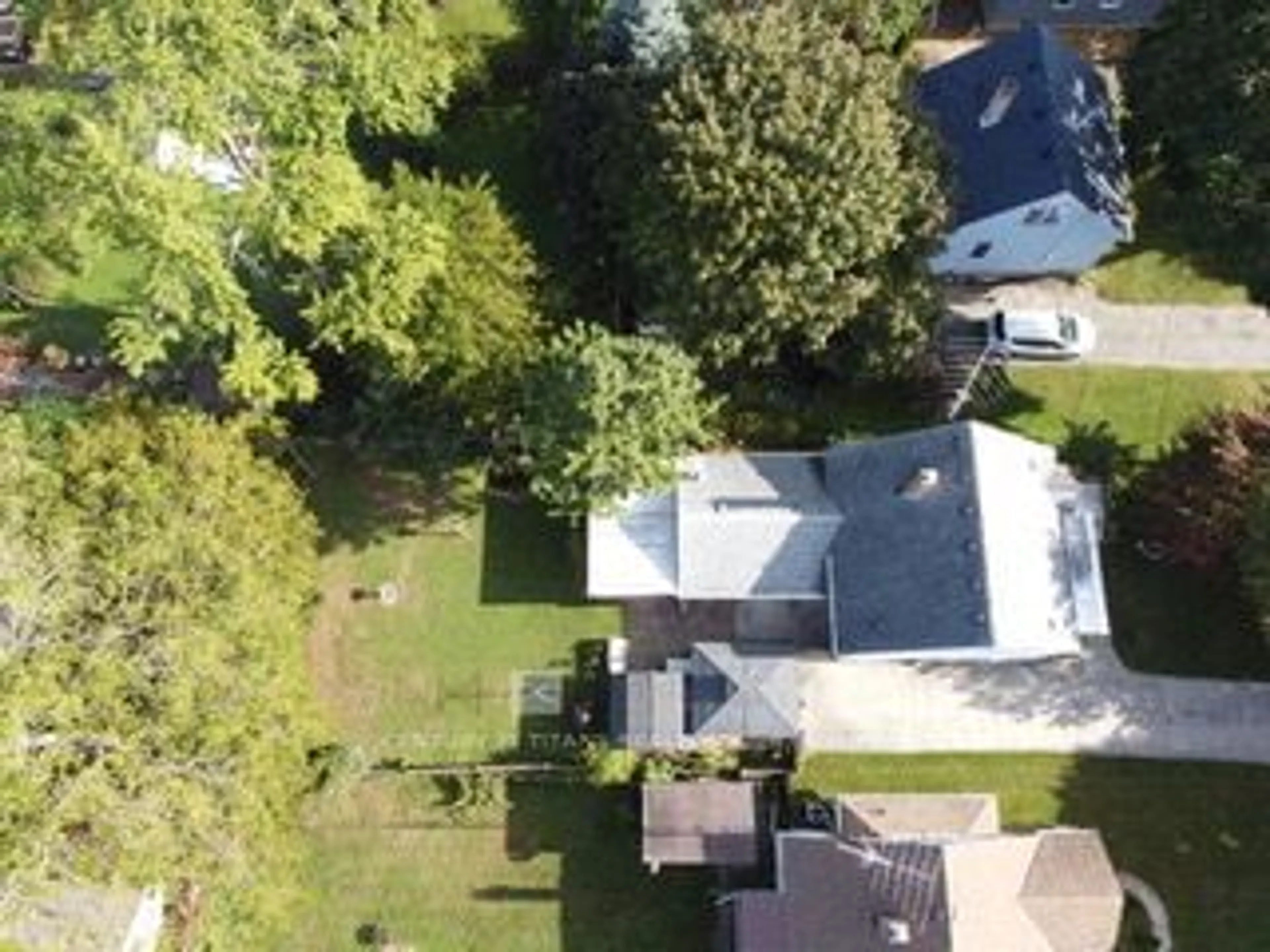 A pic from outside/outdoor area/front of a property/back of a property/a pic from drone, street for 17 De Graeve Dr, Chatham-Kent Ontario N7L 1N8