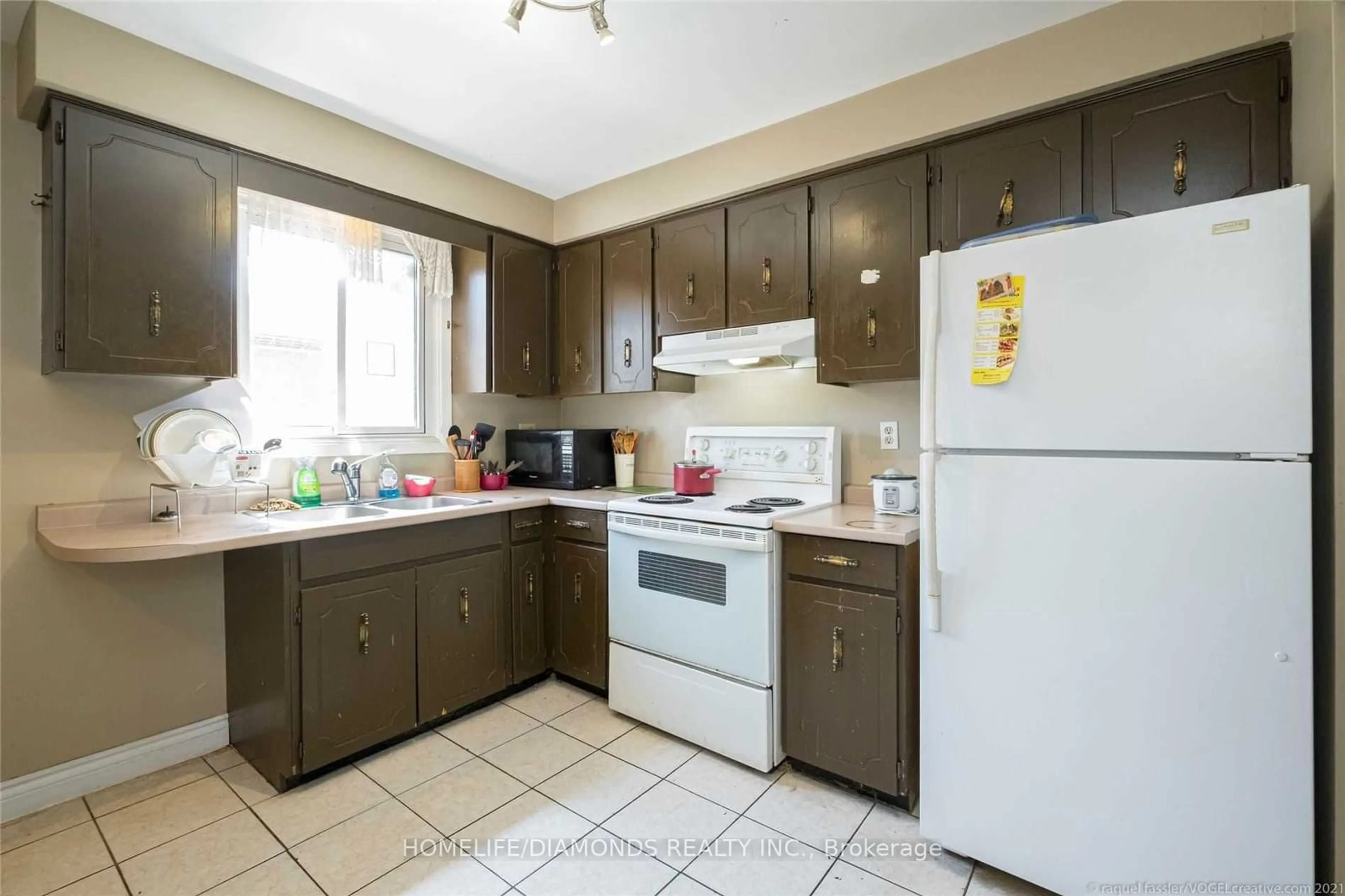 Standard kitchen, unknown for 504 First Ave, Welland Ontario L3C 6A7