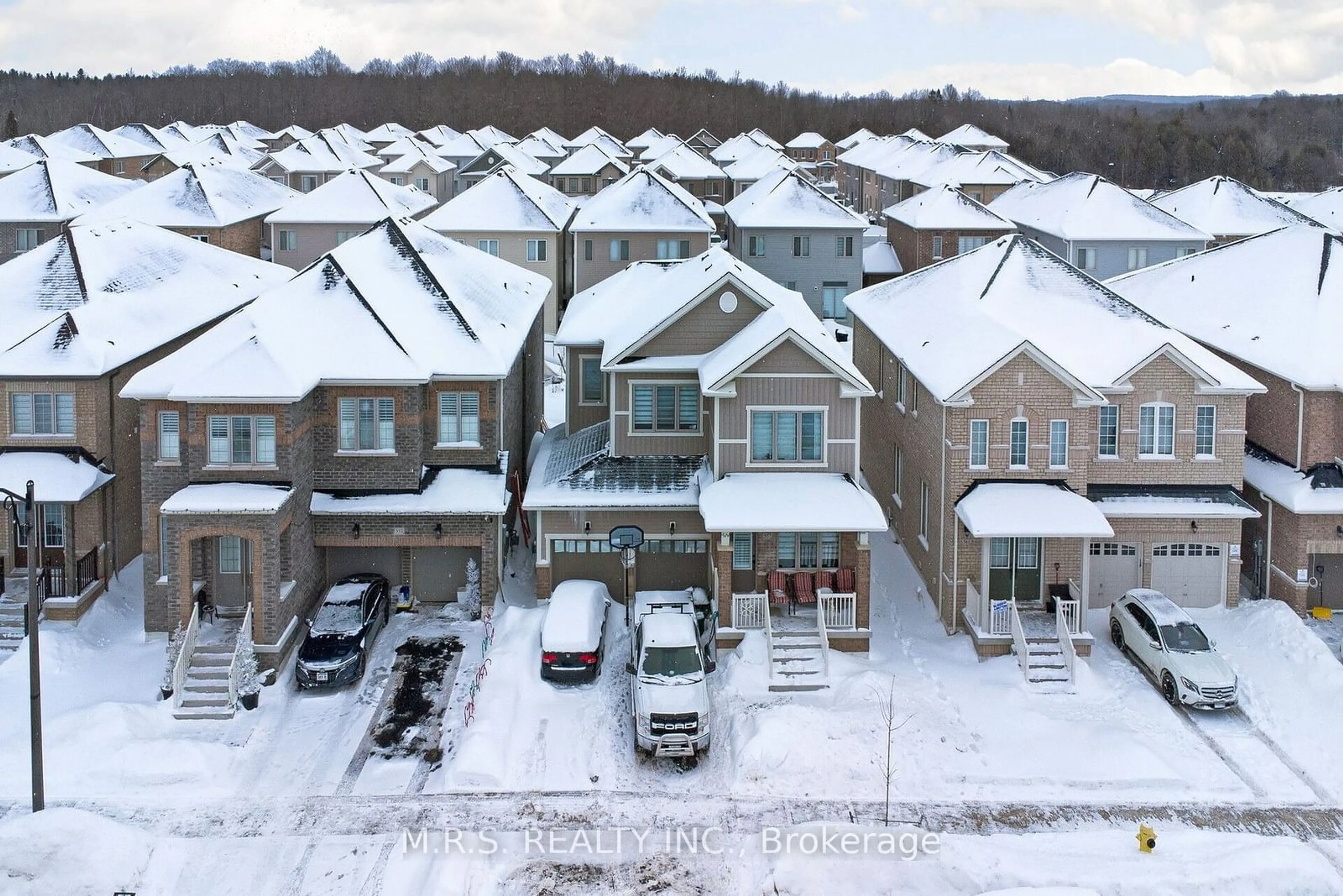 A pic from outside/outdoor area/front of a property/back of a property/a pic from drone, unknown for 557 Red Elm Rd, Shelburne Ontario L9V 3Y5