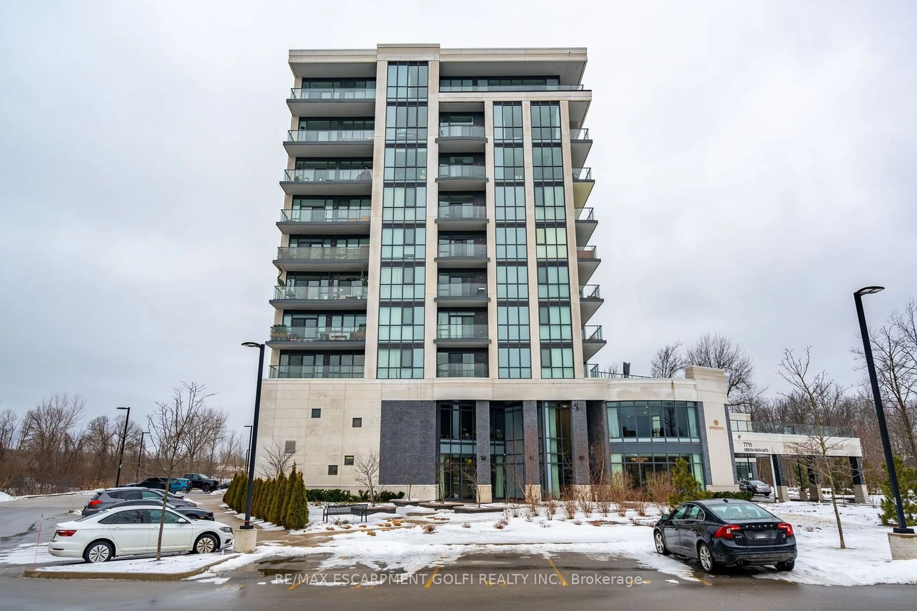 Indoor foyer for 7711 Green Vista Gate #303, Niagara Falls Ontario L2G 0A8