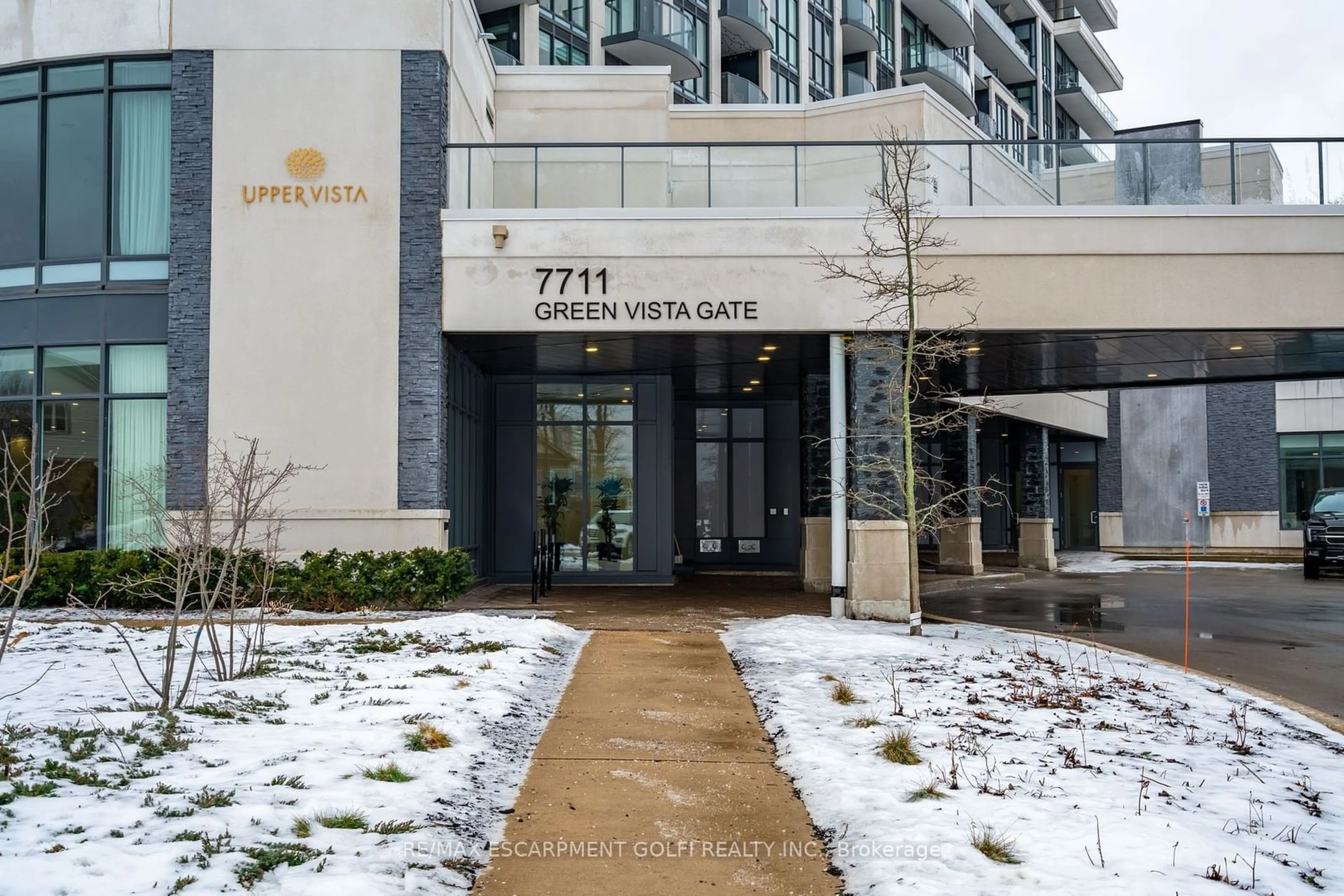 Indoor foyer for 7711 Green Vista Gate #303, Niagara Falls Ontario L2G 0A8