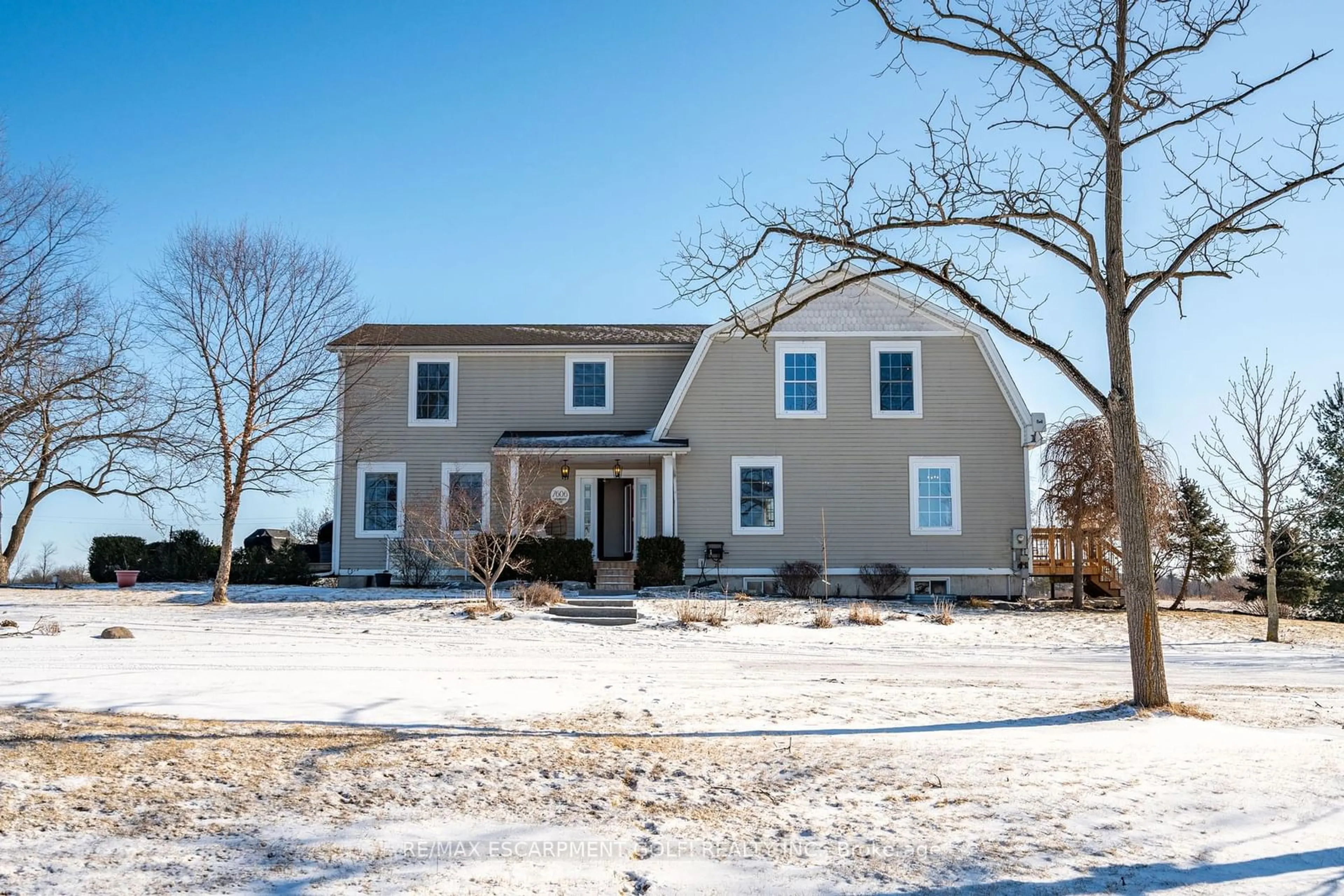 Home with vinyl exterior material, street for 7606 Canborough Rd, Haldimand Ontario N1A 2W1