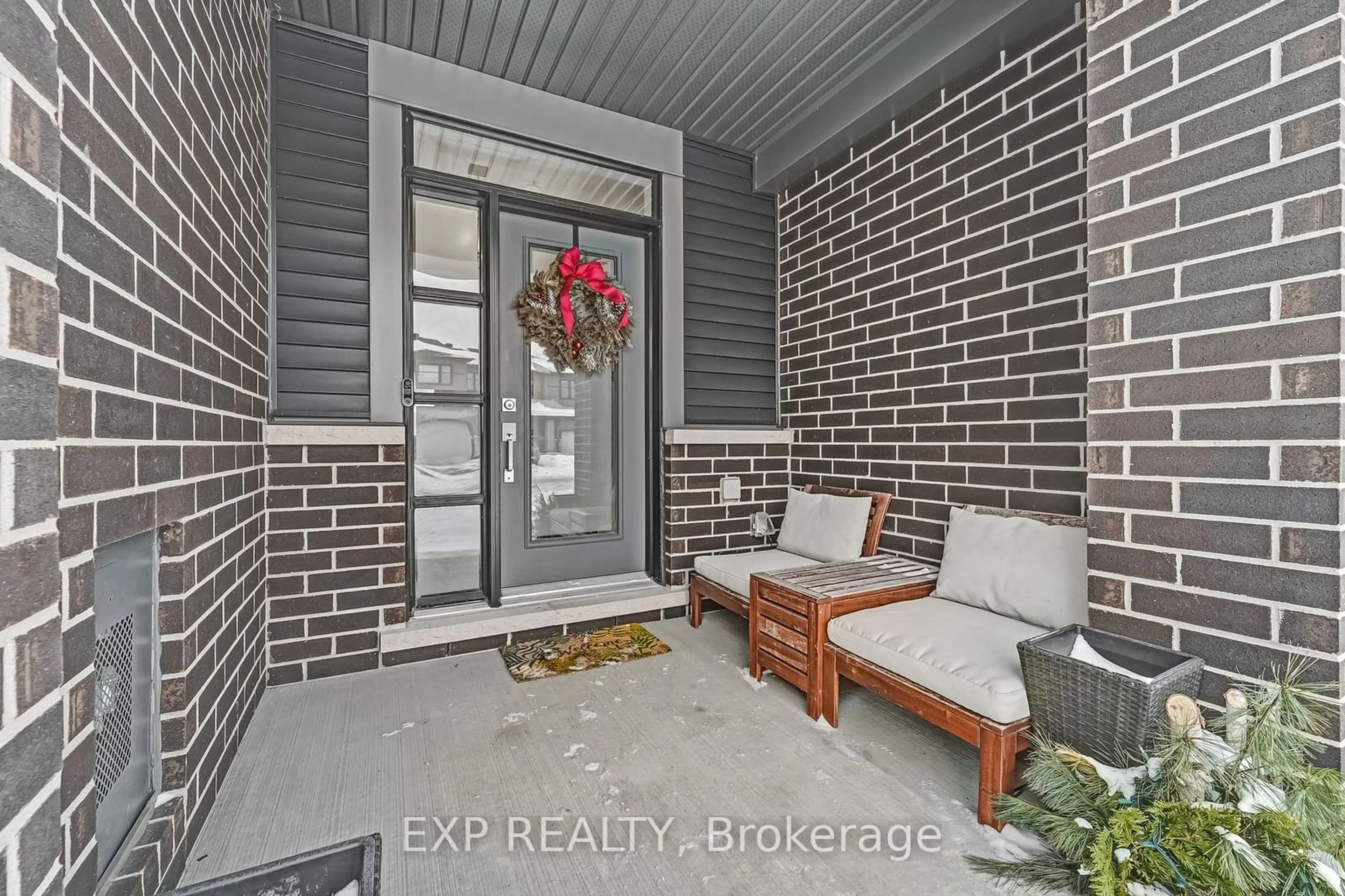 Indoor entryway for 740 Sebastian St, Orleans - Cumberland and Area Ontario K4A 5L1