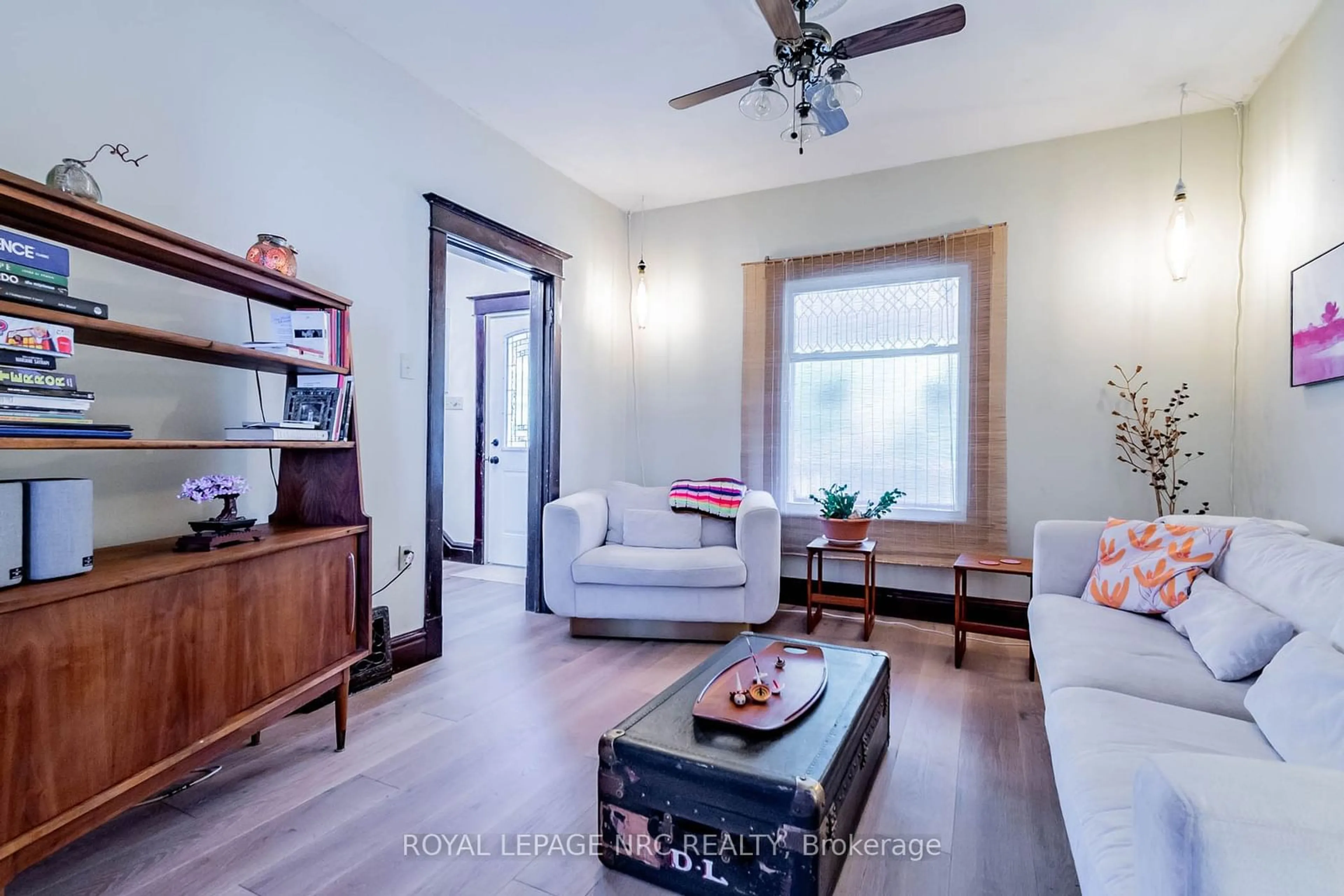 Living room with furniture, wood/laminate floor for 43 Albert St, St. Catharines Ontario L2R 2G8