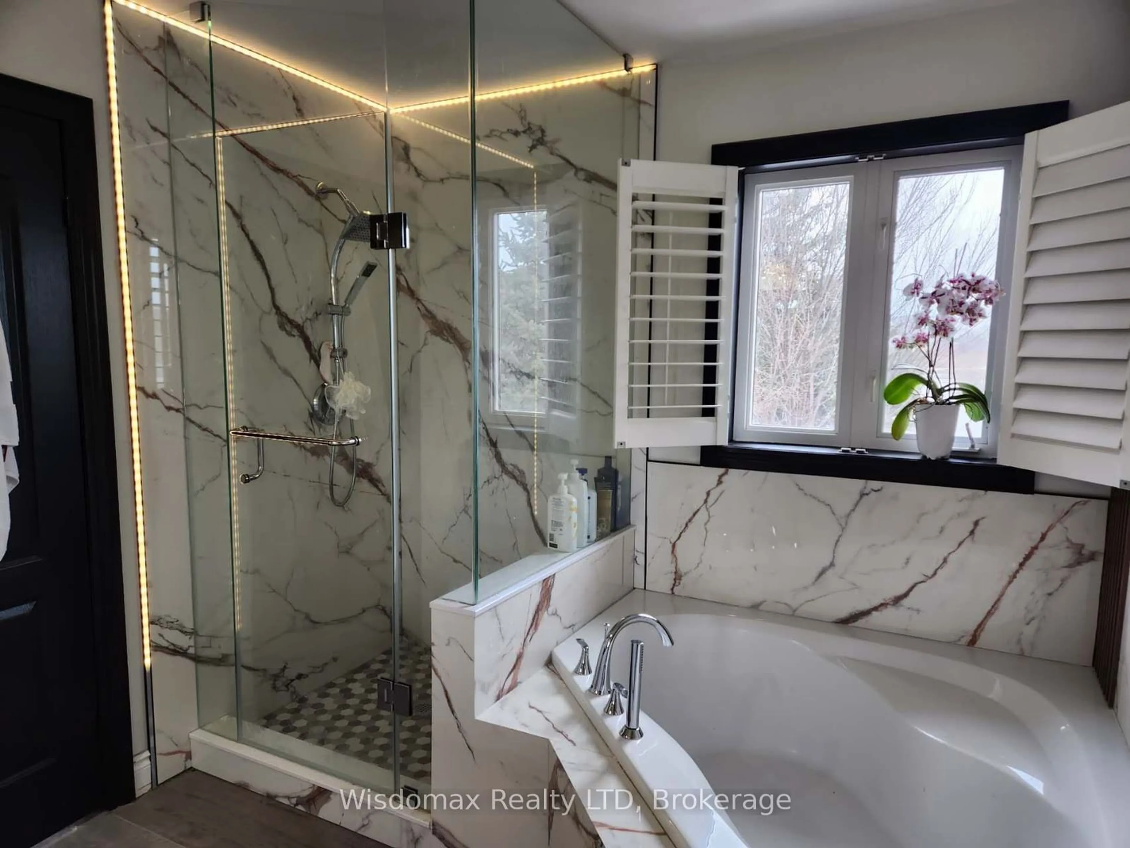 Contemporary bathroom, ceramic/tile floor for 31 Sunvale Pl #5, Hamilton Ontario L8E 4Z6