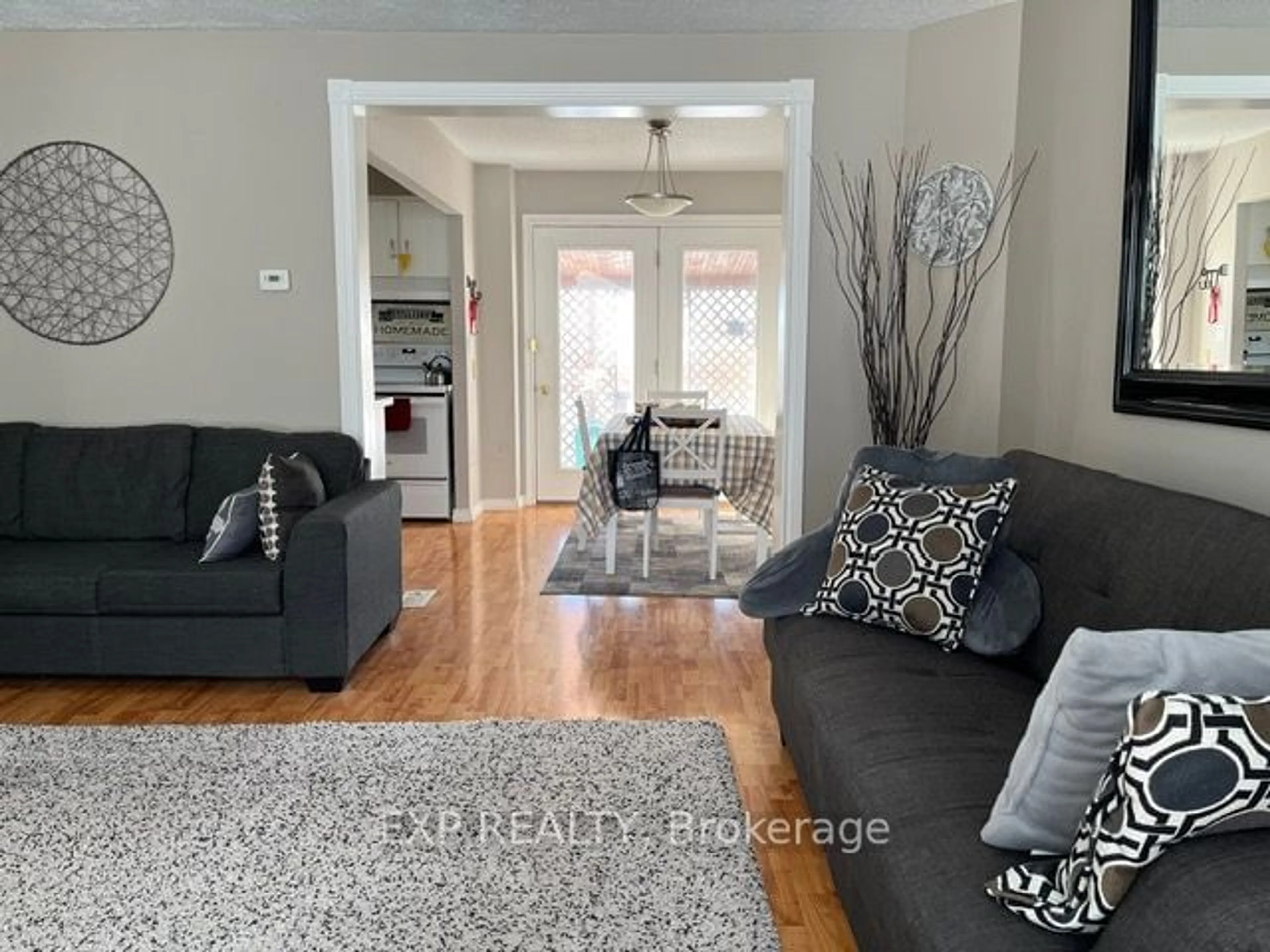 Living room with furniture, unknown for 42 Manley Cres, Thorold Ontario L2V 4K3