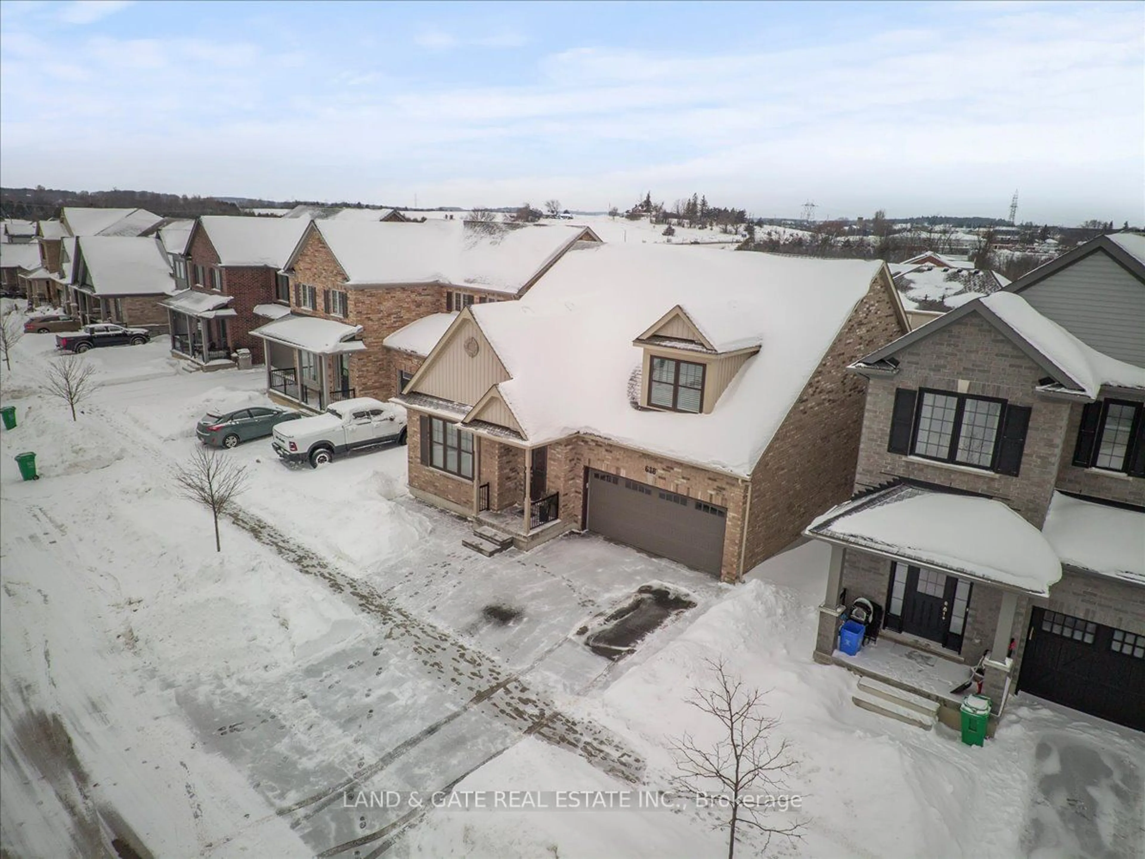 A pic from outside/outdoor area/front of a property/back of a property/a pic from drone, street for 618 Haylock Gdns, Peterborough Ontario K9H 0H9