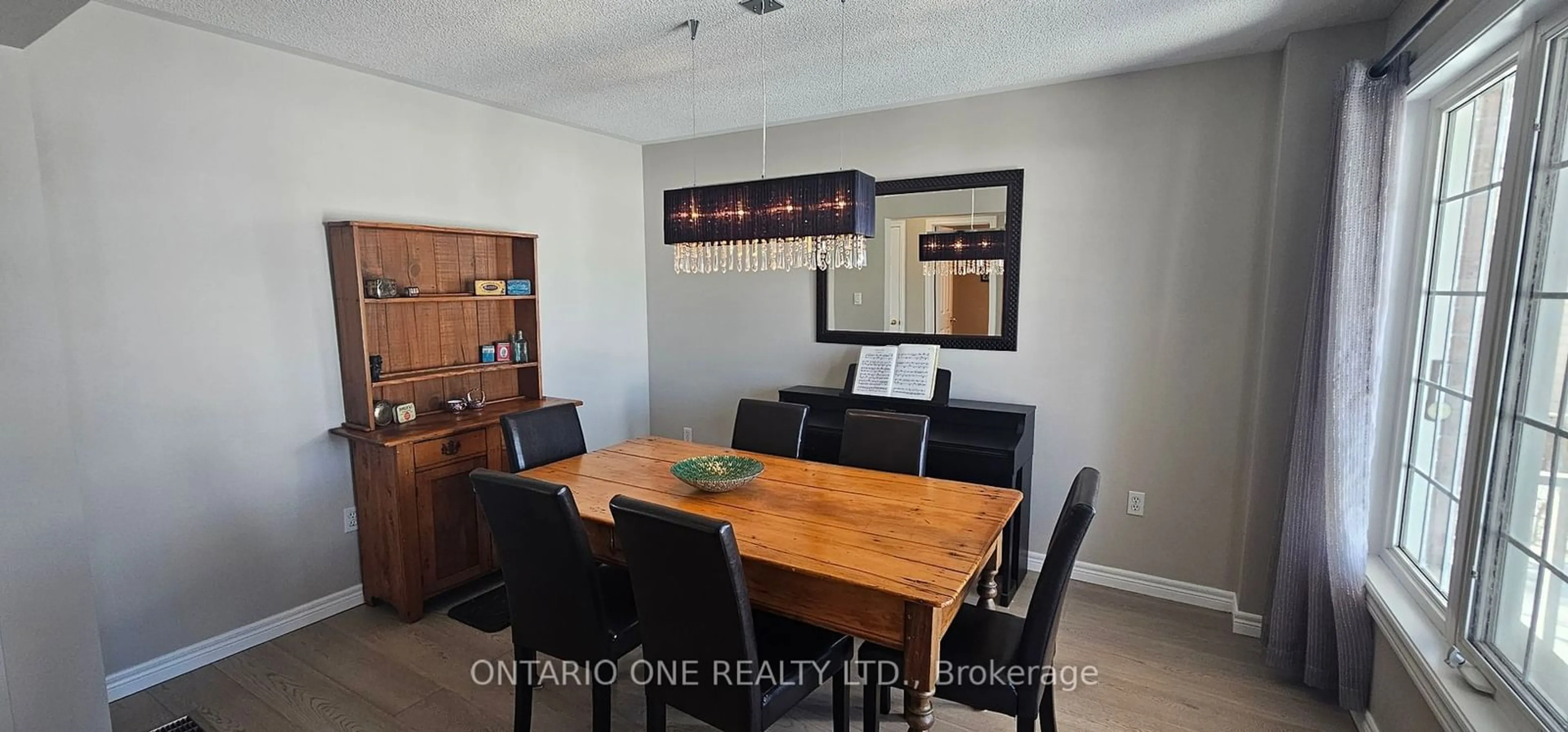 Dining room, unknown for 16 Wood Crt, Kawartha Lakes Ontario K9V 6J4