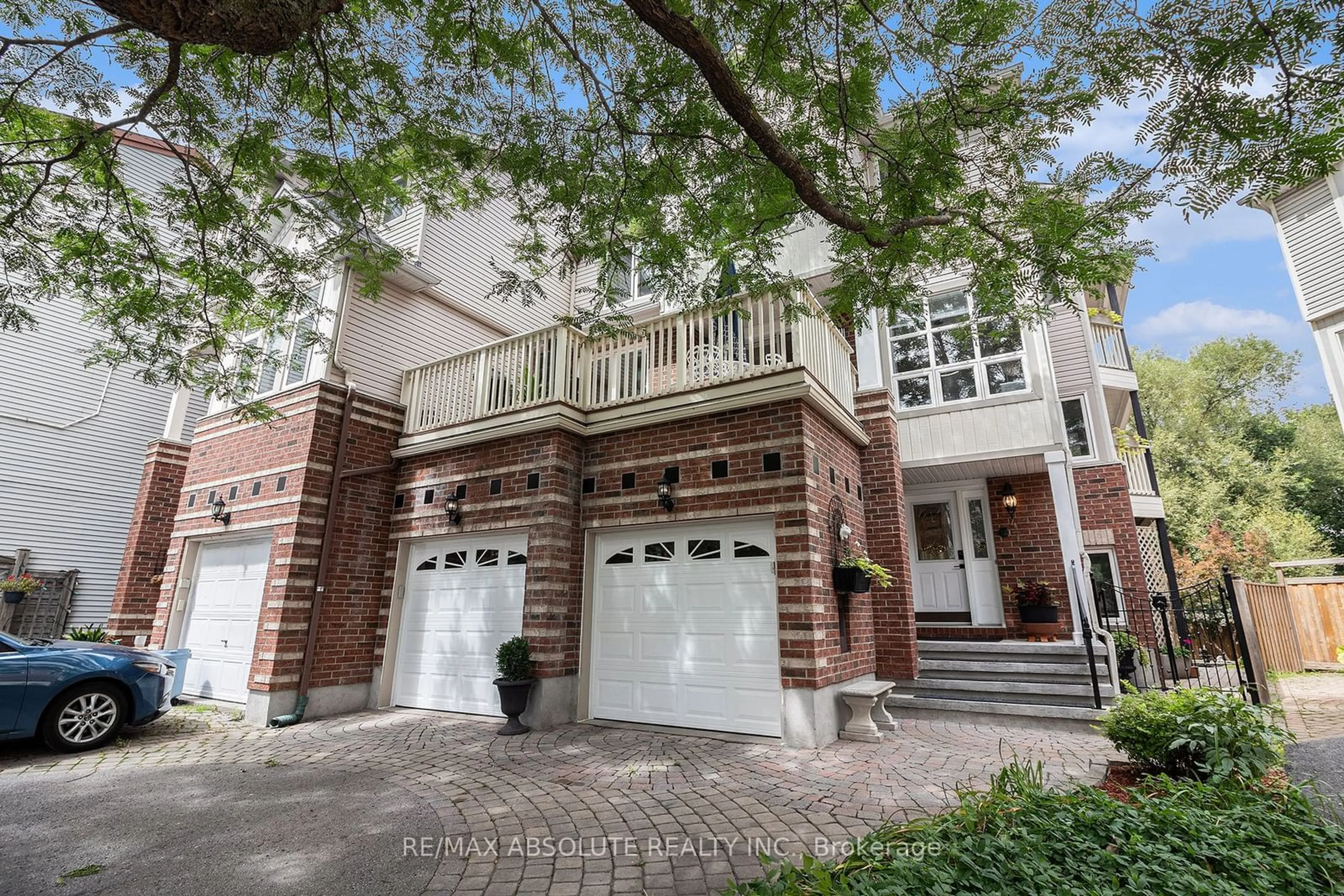 Home with brick exterior material, street for 47 Robinson Ave, Lower Town - Sandy Hill Ontario K1N 8N8