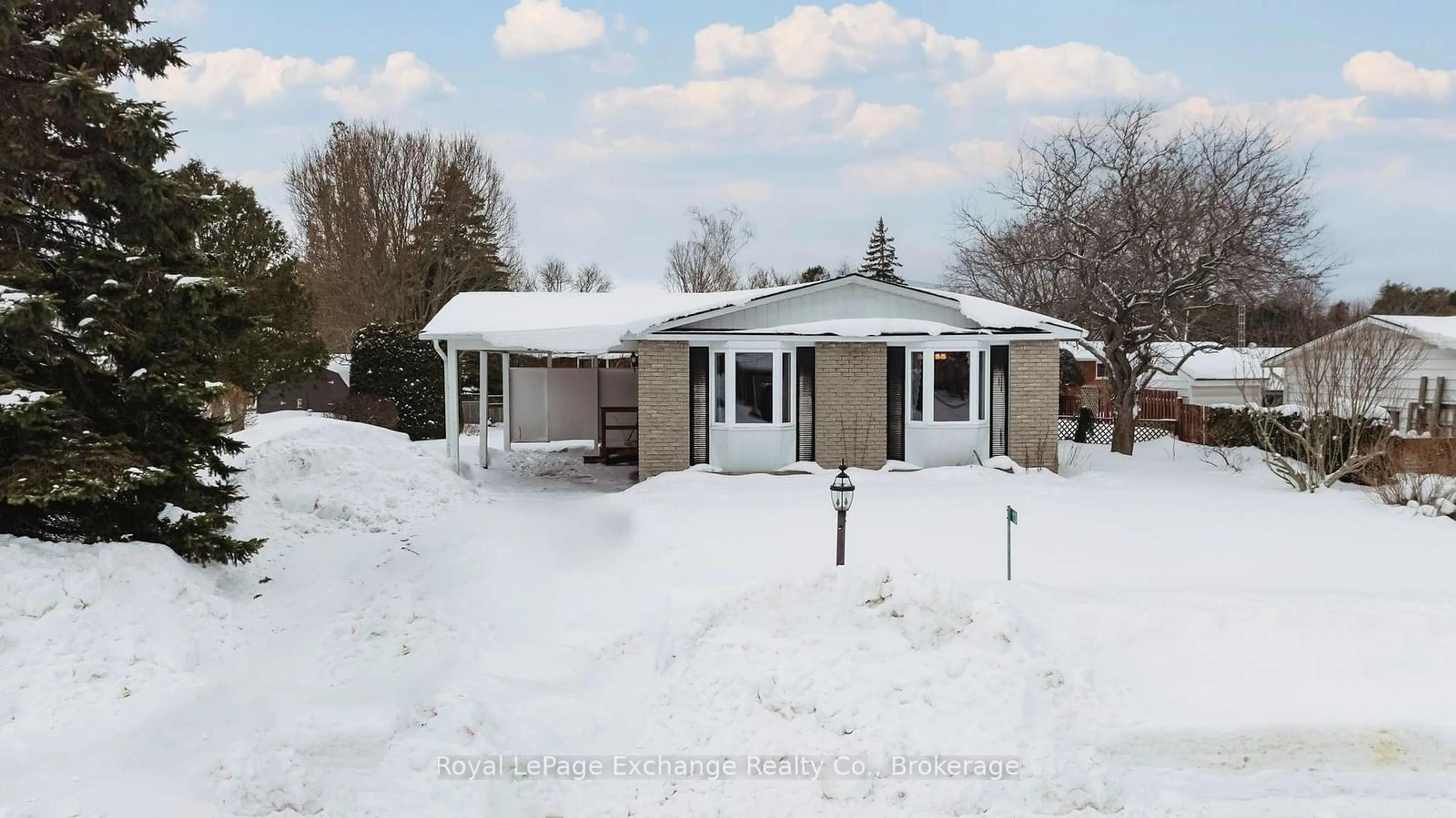 A pic from outside/outdoor area/front of a property/back of a property/a pic from drone, street for 13 Inverlyn Cres, Kincardine Ontario N2Z 1H5