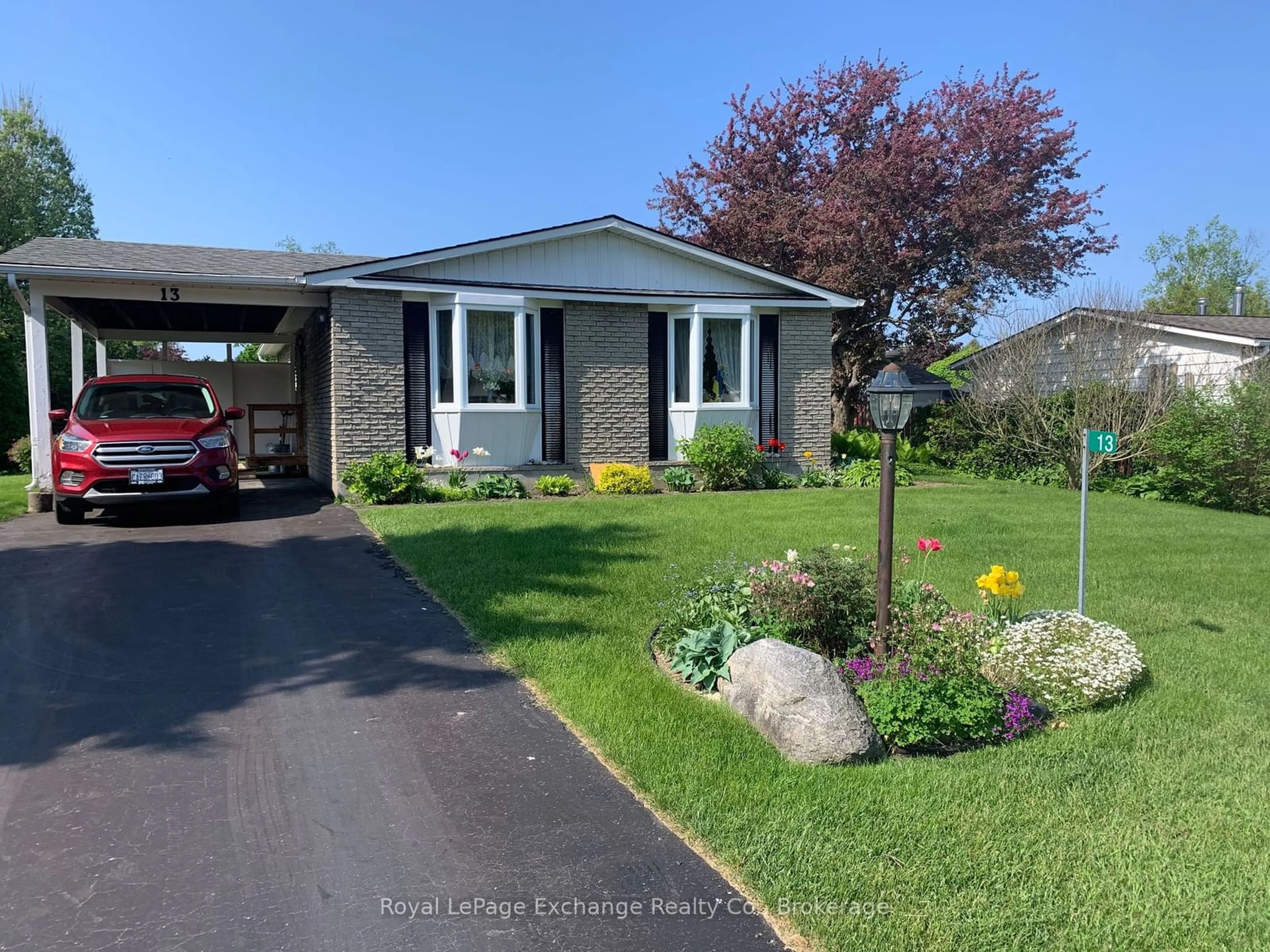 A pic from outside/outdoor area/front of a property/back of a property/a pic from drone, unknown for 13 Inverlyn Cres, Kincardine Ontario N2Z 1H5