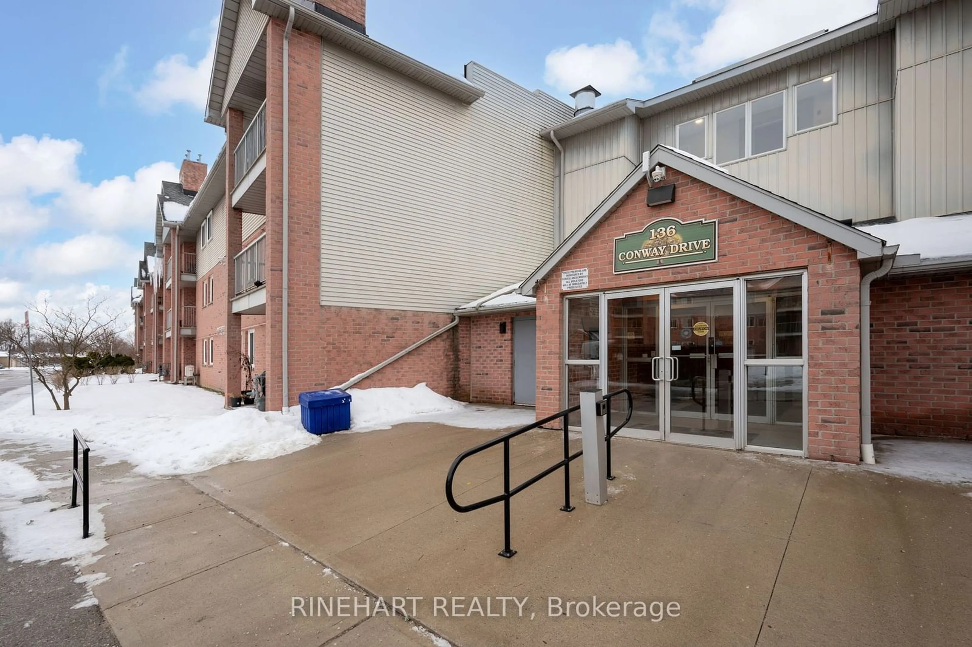 Indoor foyer for 136 Conway Dr #63, London Ontario N6E 3N1