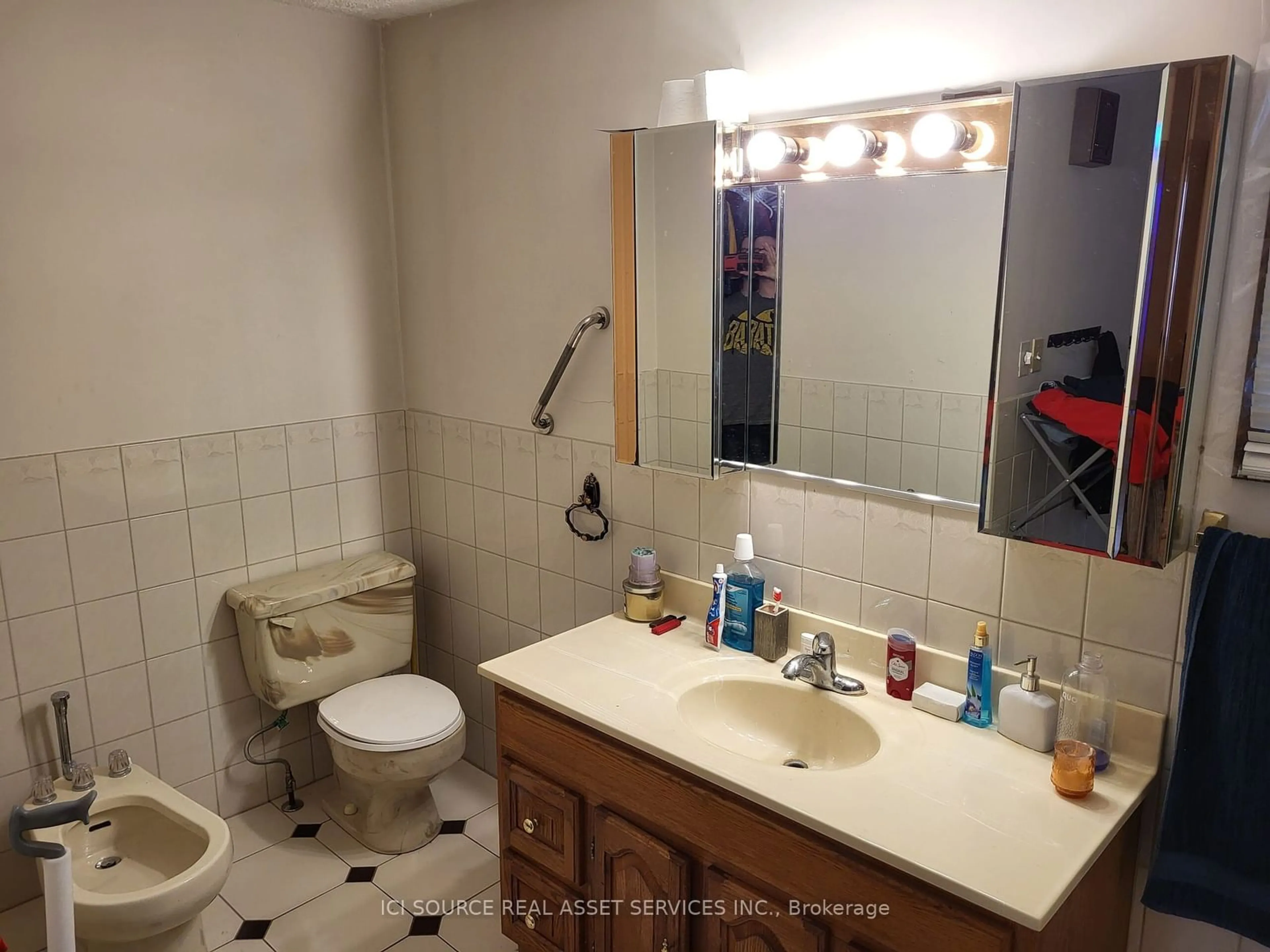 Standard bathroom, ceramic/tile floor for 209 Walker St, Schreiber Ontario P0T 2S0