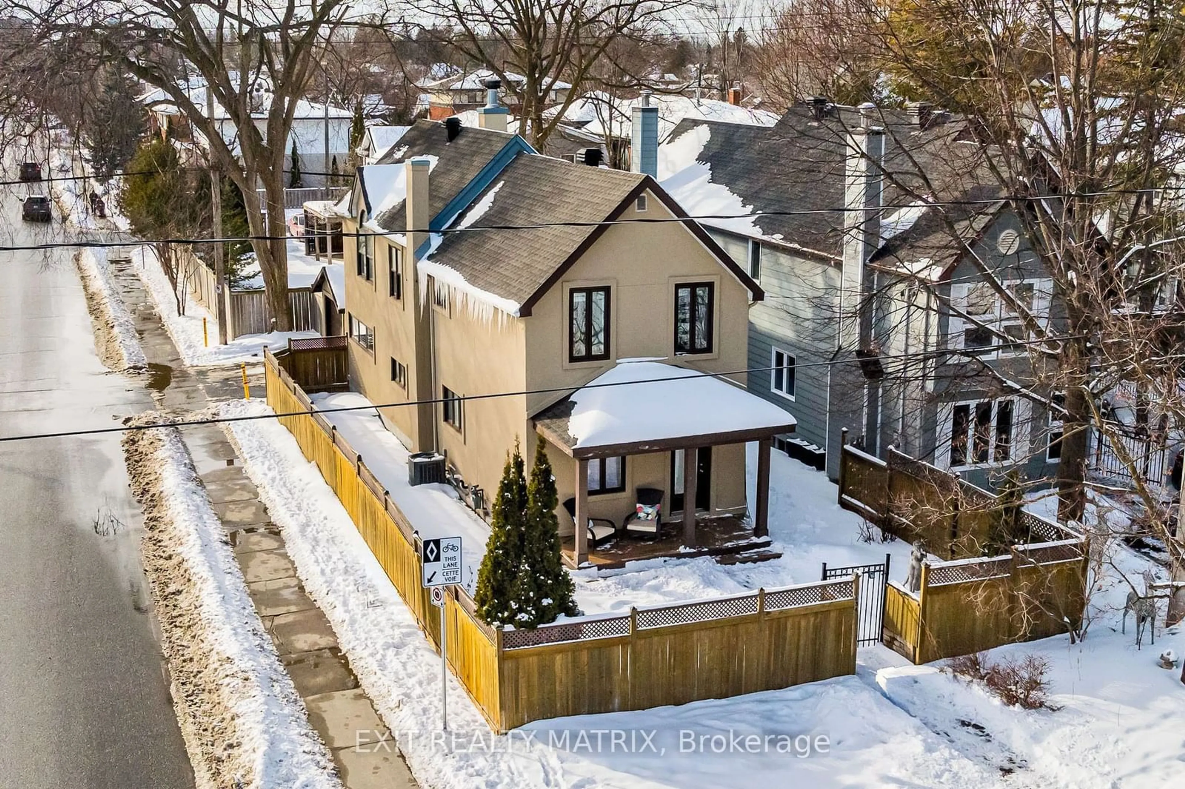 A pic from outside/outdoor area/front of a property/back of a property/a pic from drone, street for 634 Edison Ave, Carlingwood - Westboro and Area Ontario K2A 1V7