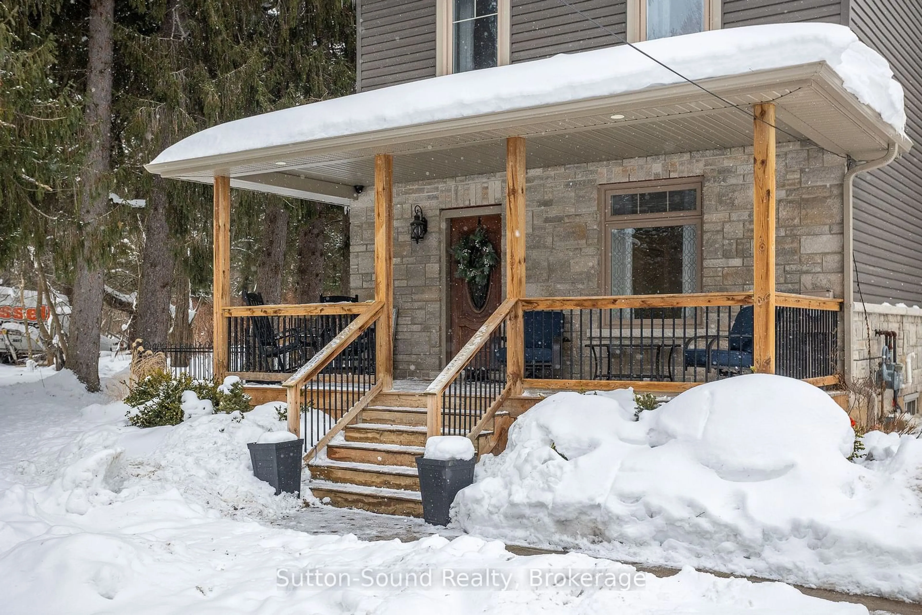 Patio, building for 875 27th St, Georgian Bluffs Ontario N4K 6V5