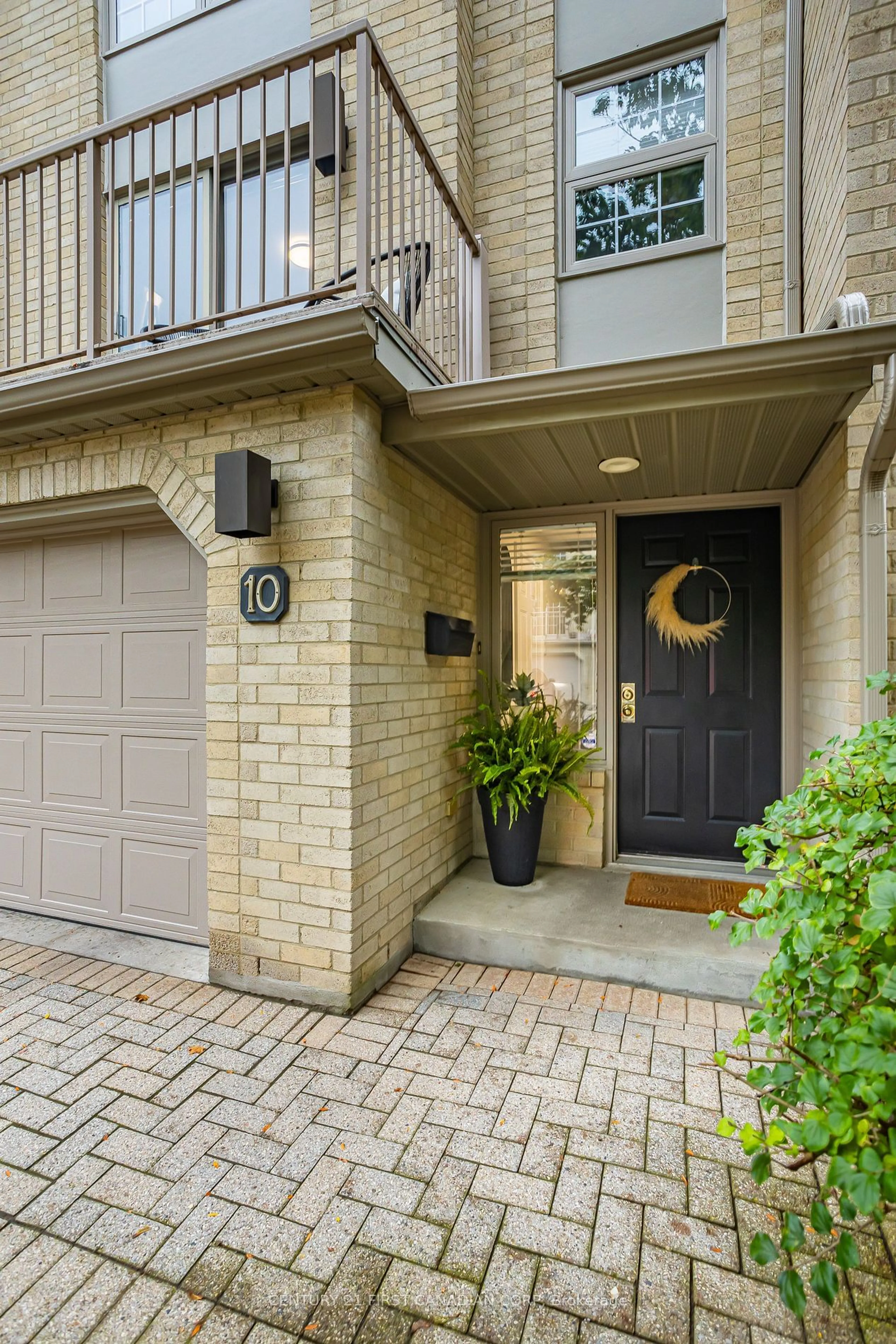 Indoor entryway for 1399 Commissioners Rd #10, London Ontario N6K 4G9