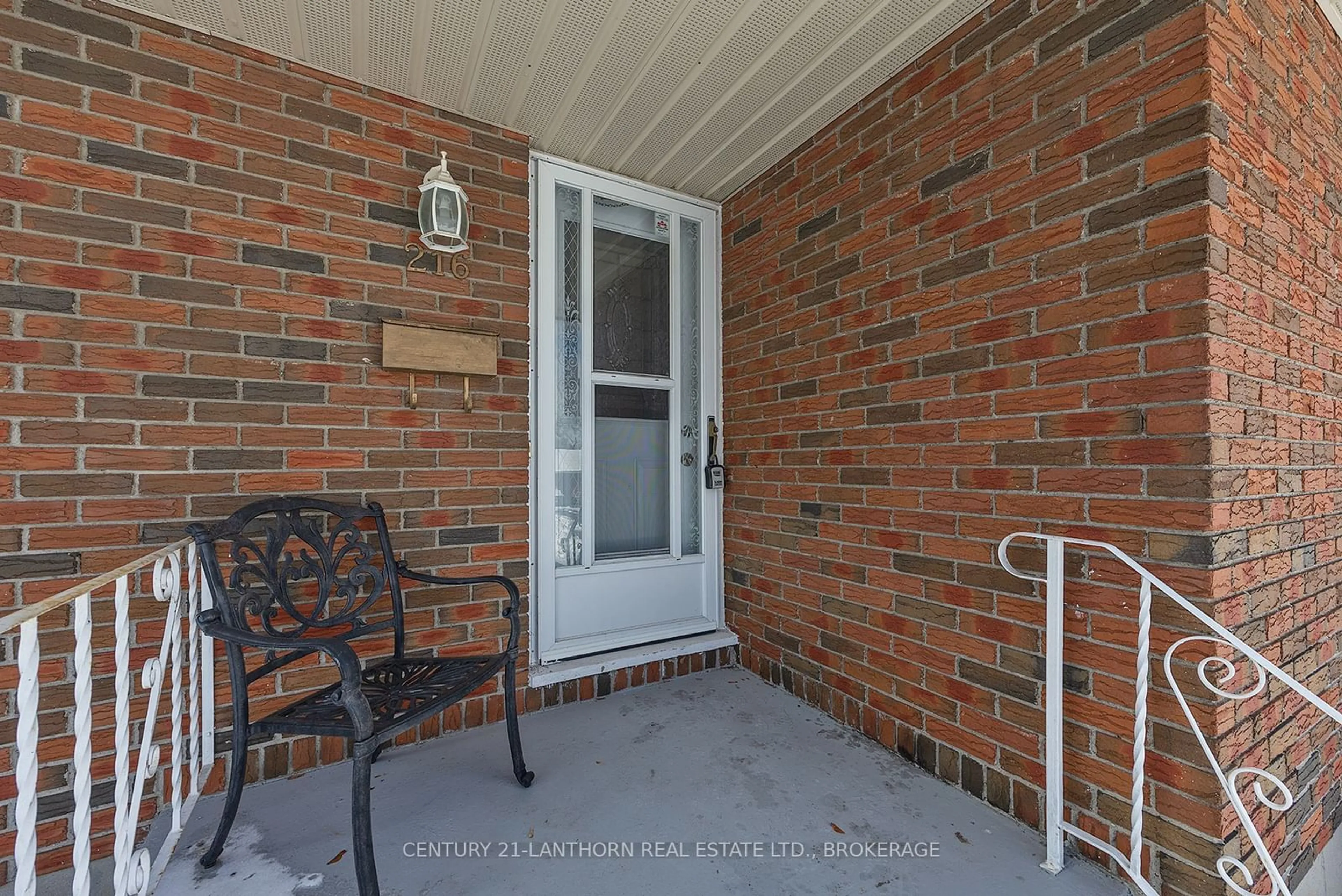 Indoor entryway for 216 Union St, Greater Napanee Ontario K7R 2W6