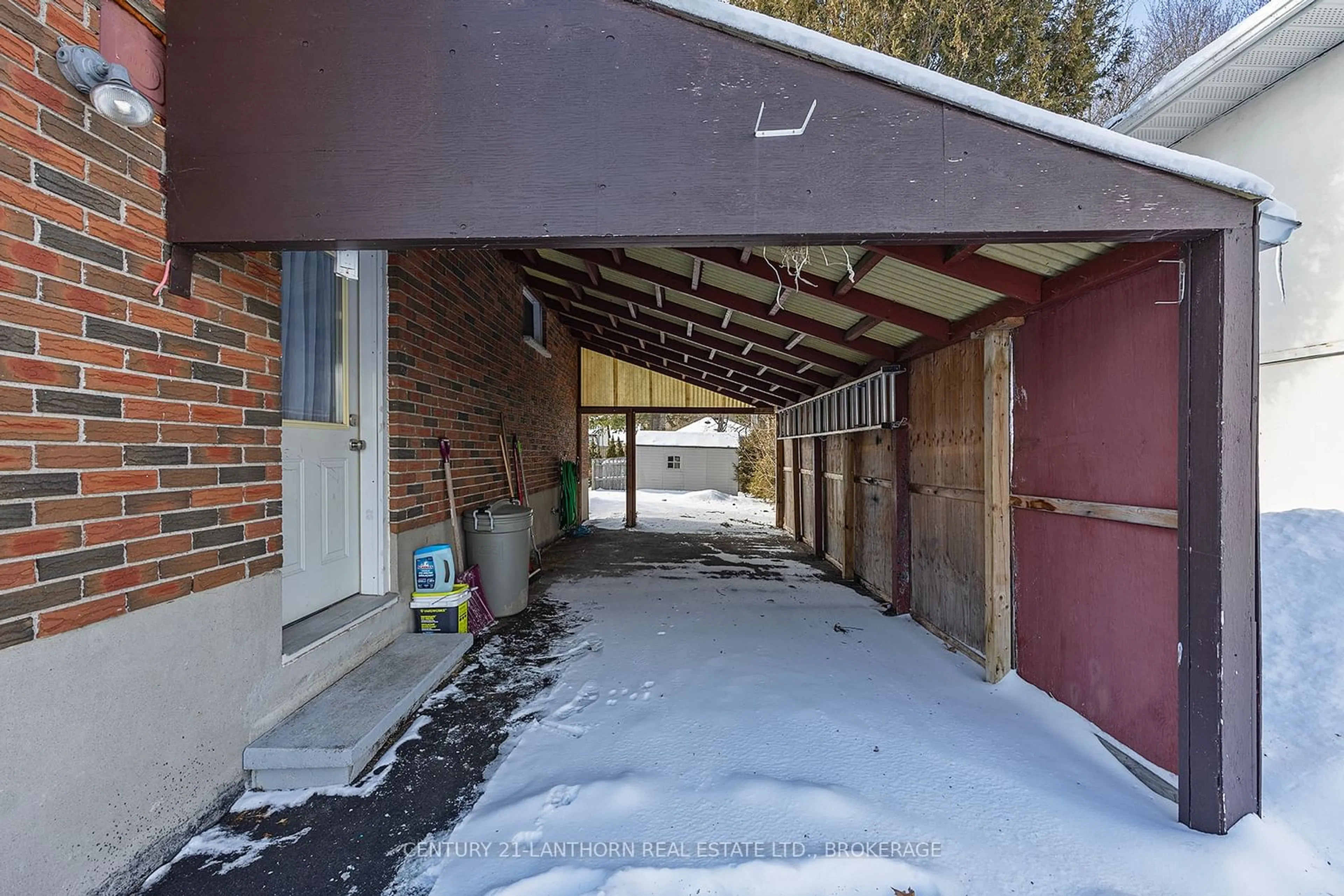 Indoor garage for 216 Union St, Greater Napanee Ontario K7R 2W6