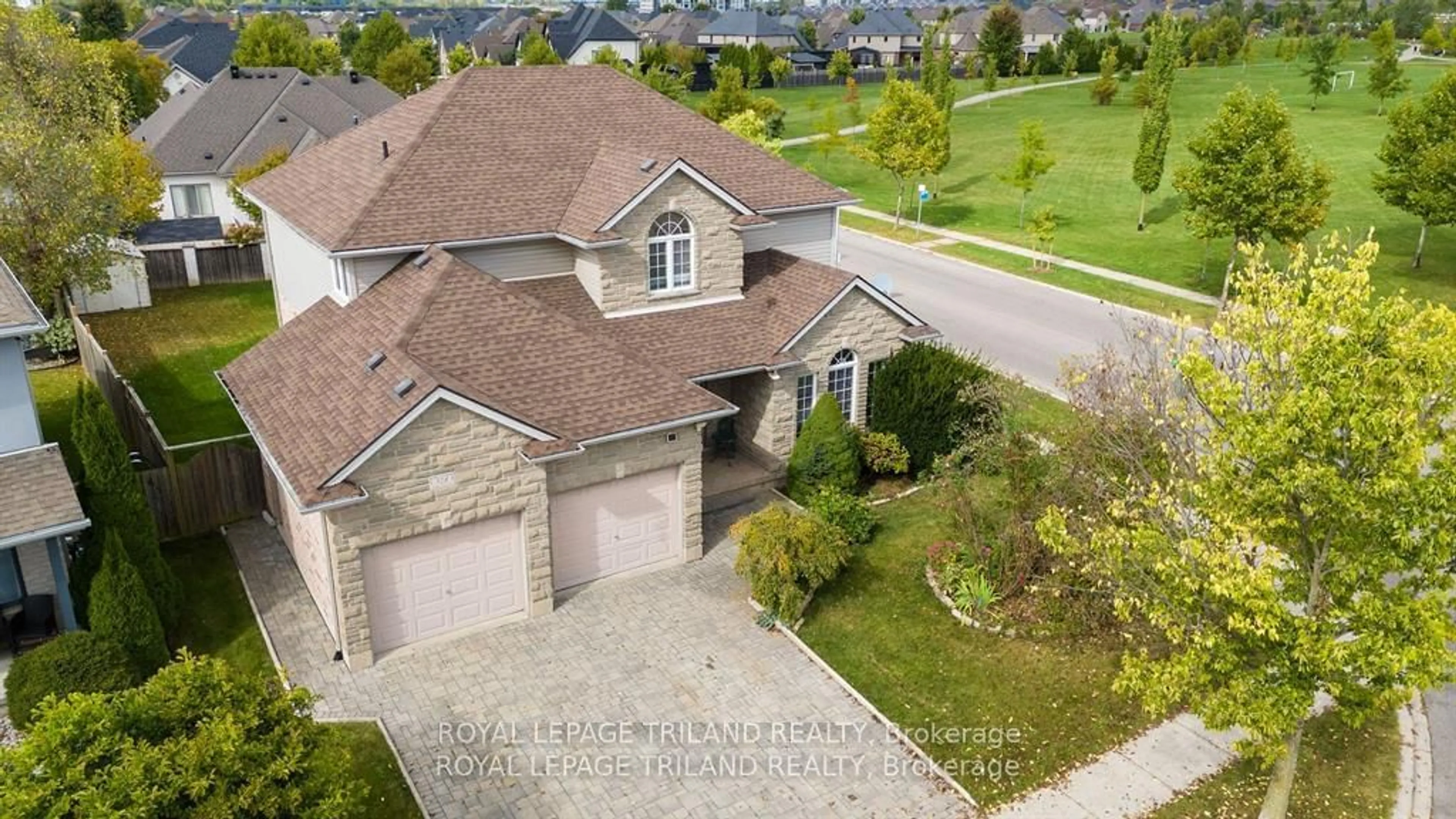 A pic from outside/outdoor area/front of a property/back of a property/a pic from drone, street for 328 Plane Tree Dr, London Ontario N6G 5J2