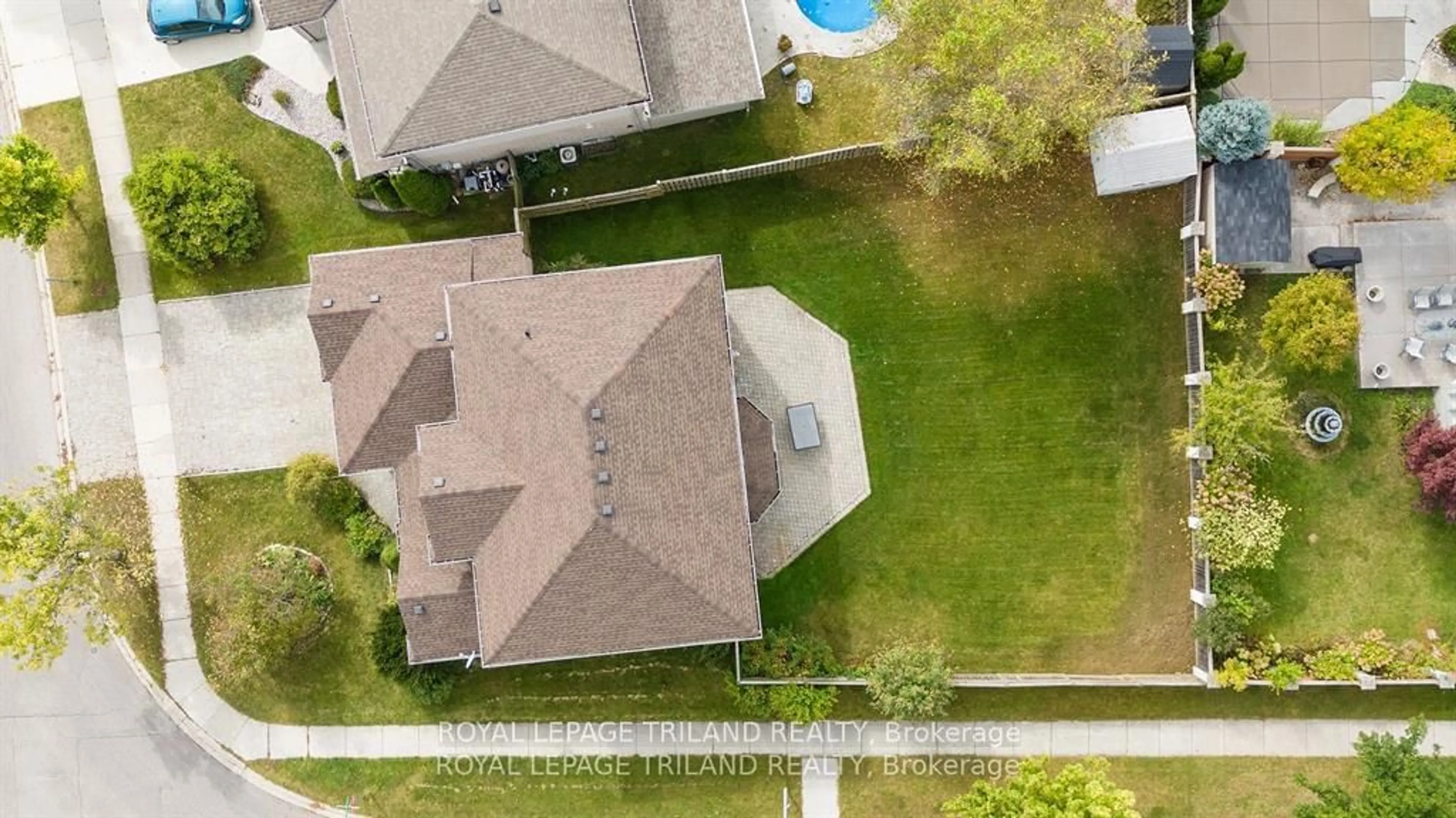 A pic from outside/outdoor area/front of a property/back of a property/a pic from drone, unknown for 328 Plane Tree Dr, London Ontario N6G 5J2