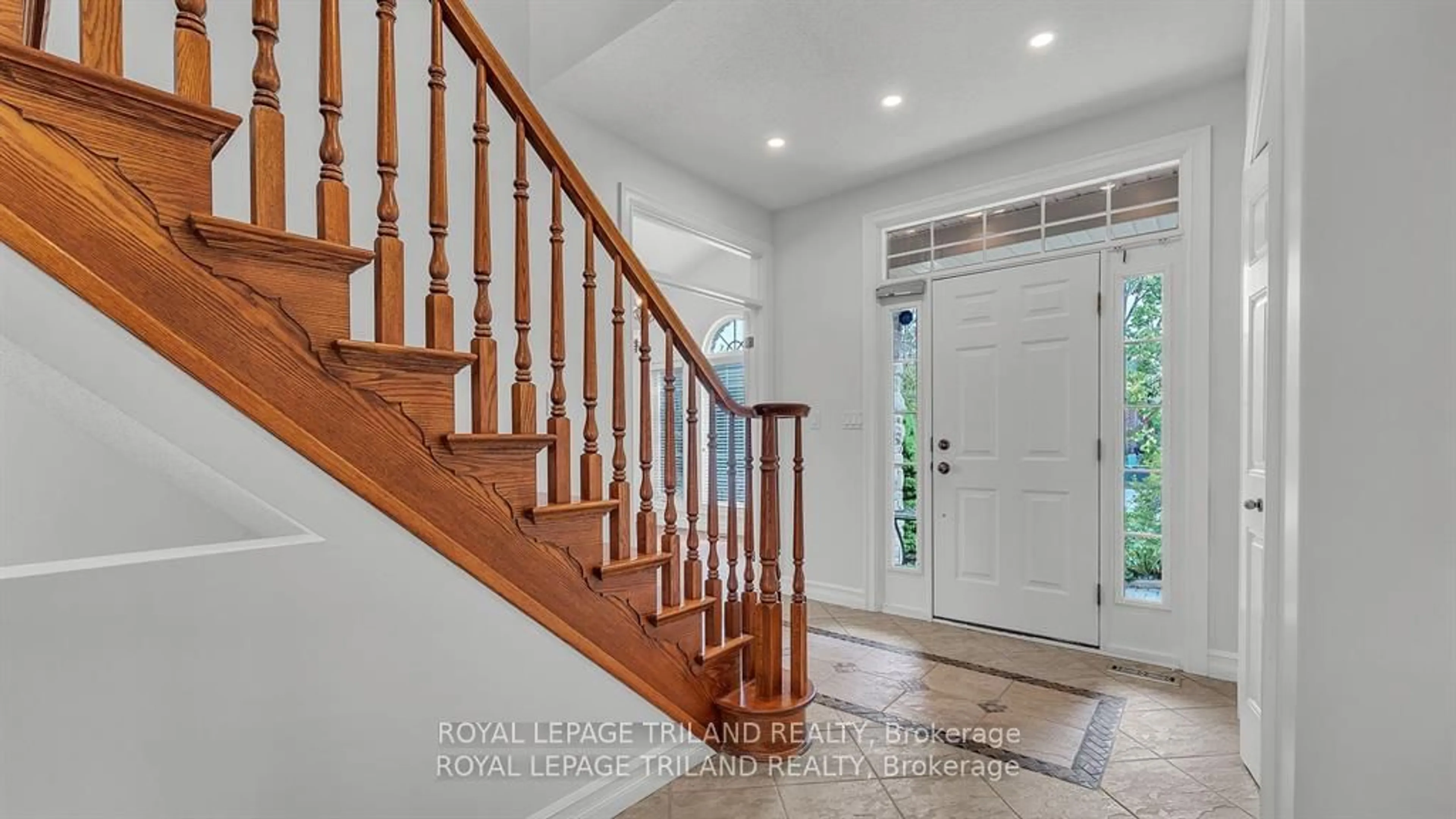 Indoor entryway for 328 Plane Tree Dr, London Ontario N6G 5J2