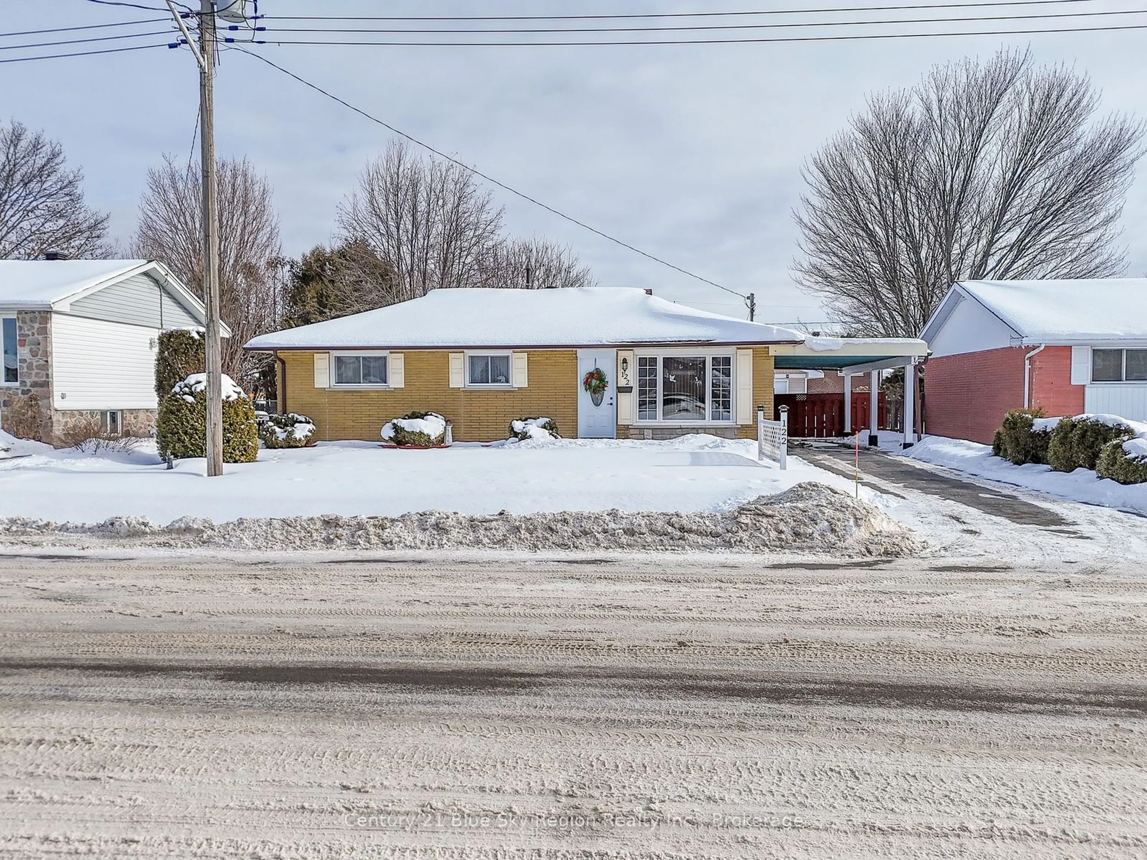 A pic from outside/outdoor area/front of a property/back of a property/a pic from drone, street for 122 Gladstone Ave, North Bay Ontario P1A 2L7