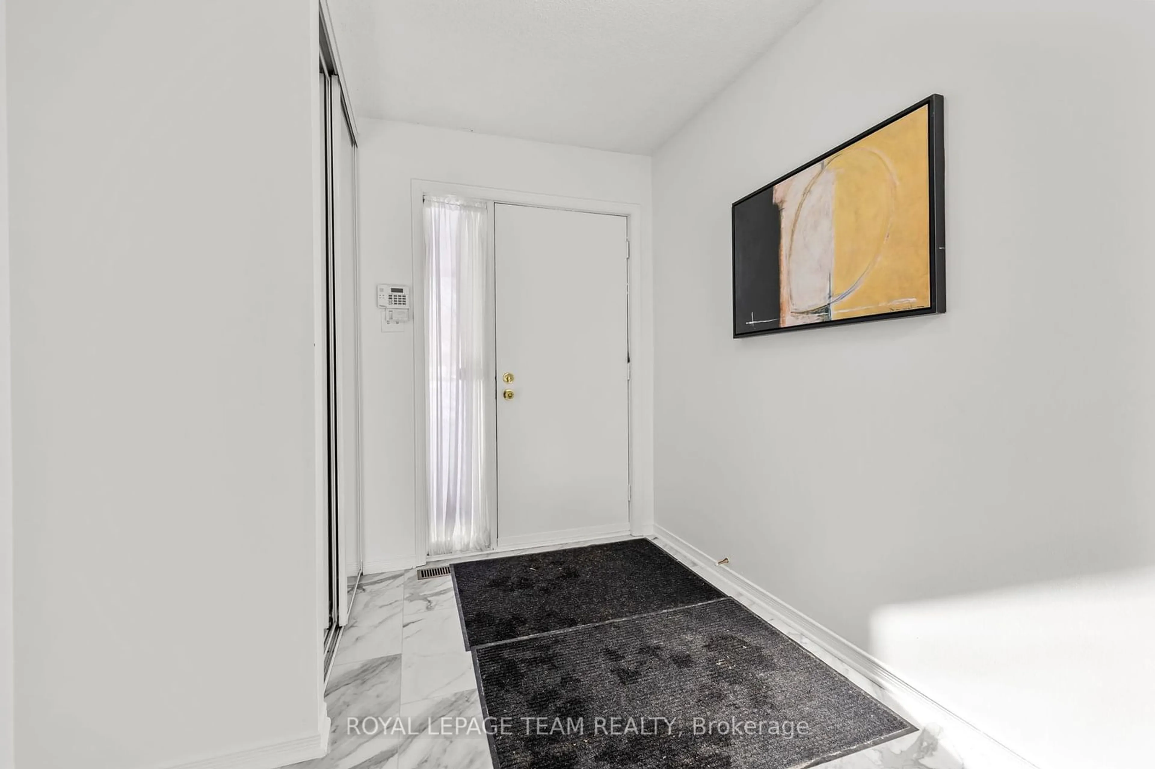 Indoor entryway for 1412 Forge St #20, Blossom Park - Airport and Area Ontario K1T 2T9