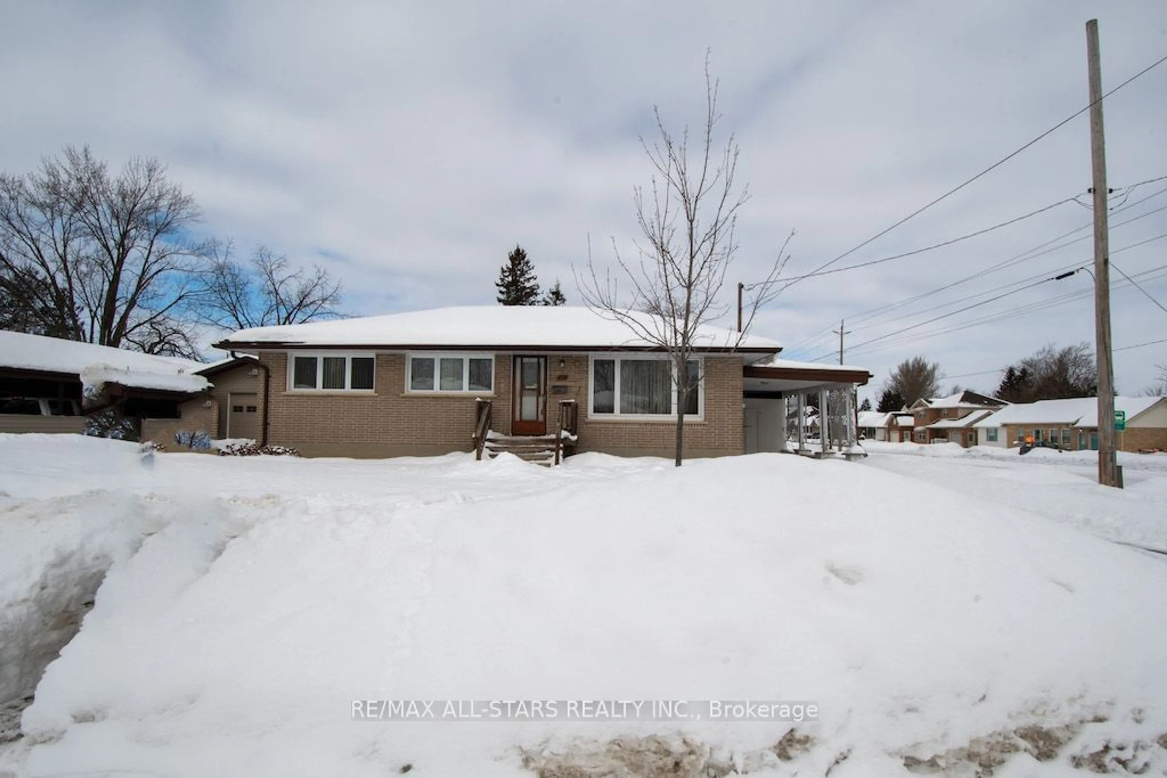 A pic from outside/outdoor area/front of a property/back of a property/a pic from drone, street for 42 Pottinger St, Kawartha Lakes Ontario K9V 3X8