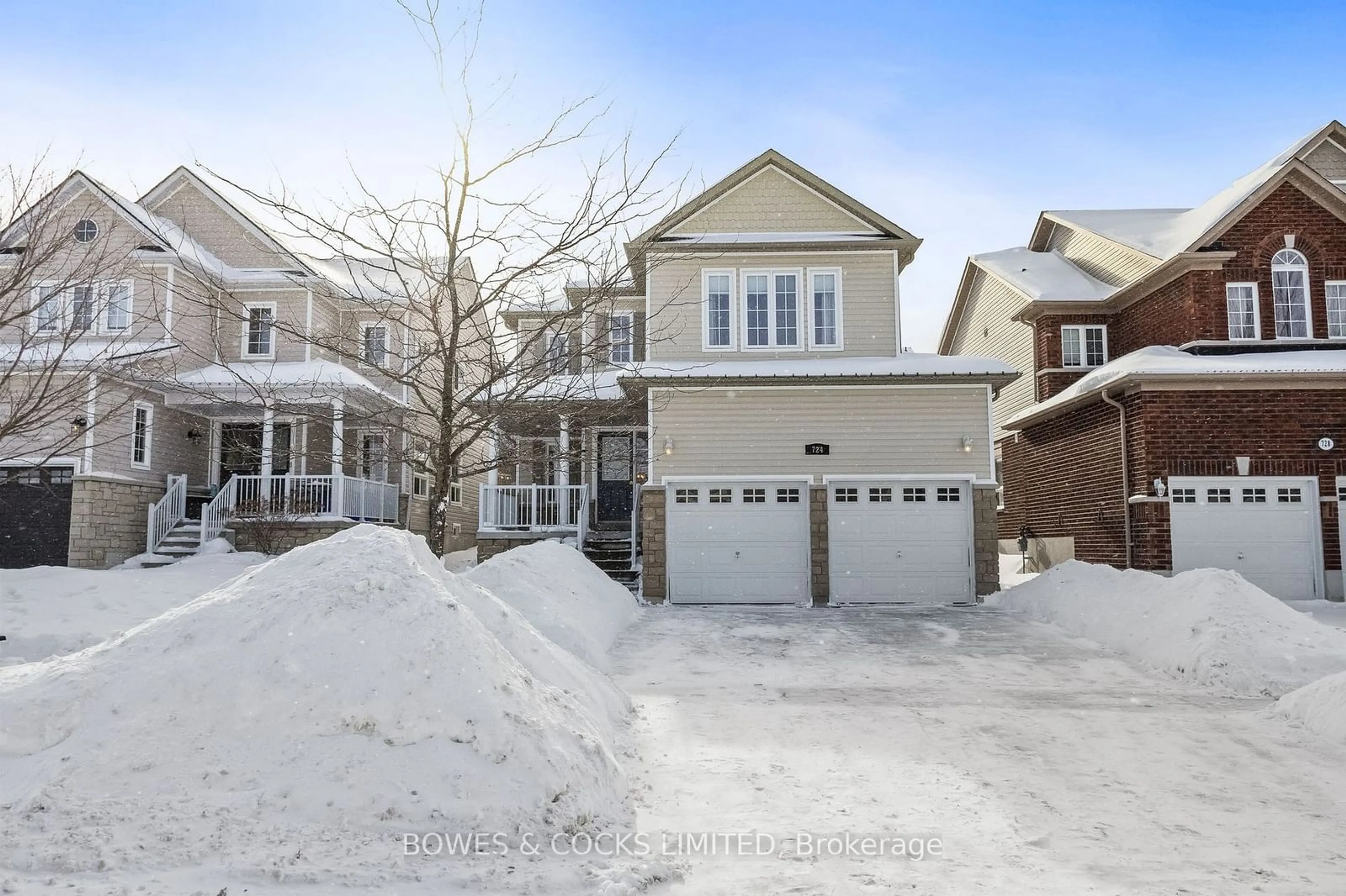 A pic from outside/outdoor area/front of a property/back of a property/a pic from drone, street for 724 Tully Cres, Peterborough Ontario K9K 0A8