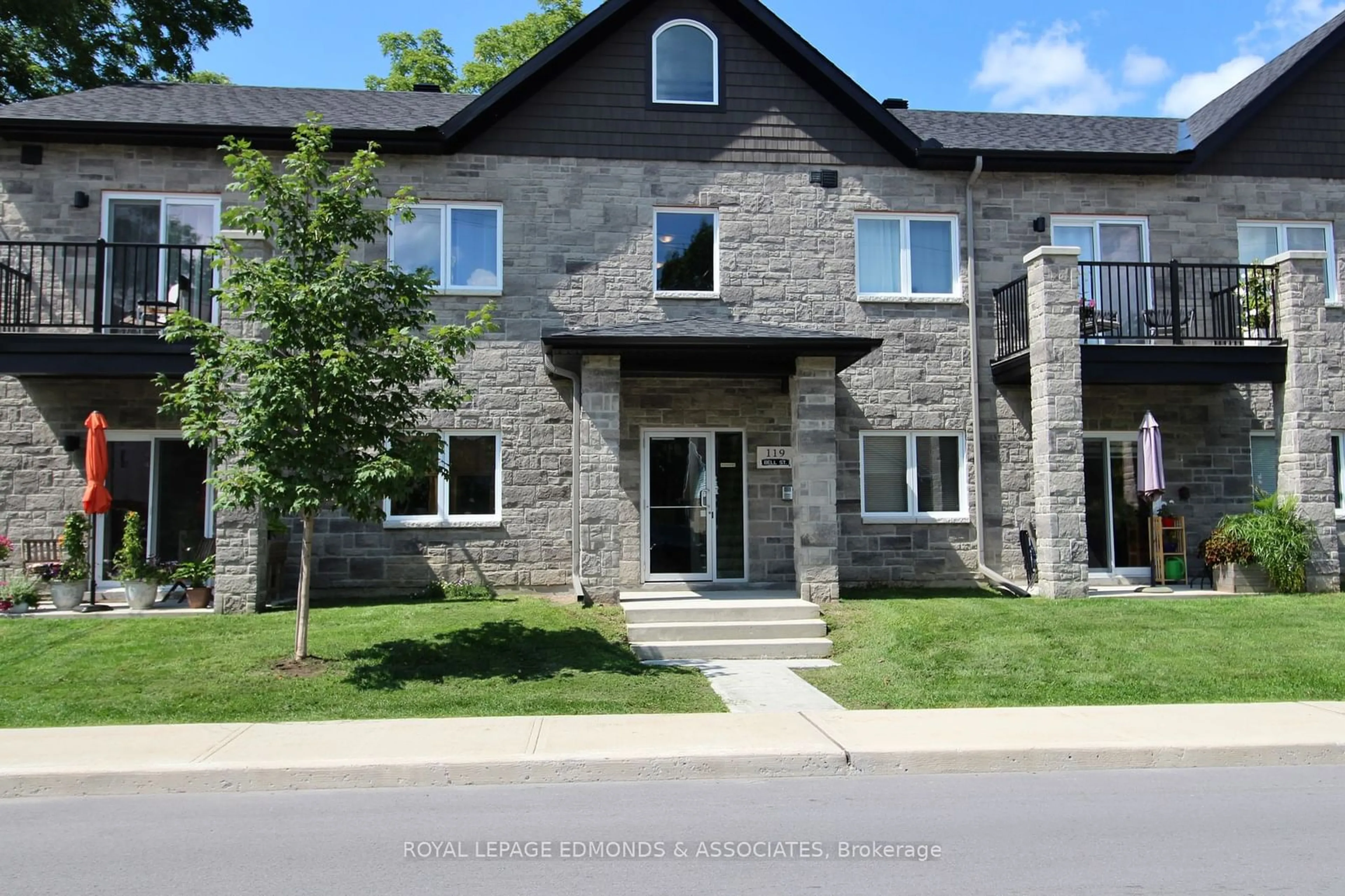 Home with brick exterior material, unknown for 119 Bell St, Carleton Place Ontario K7C 1V3