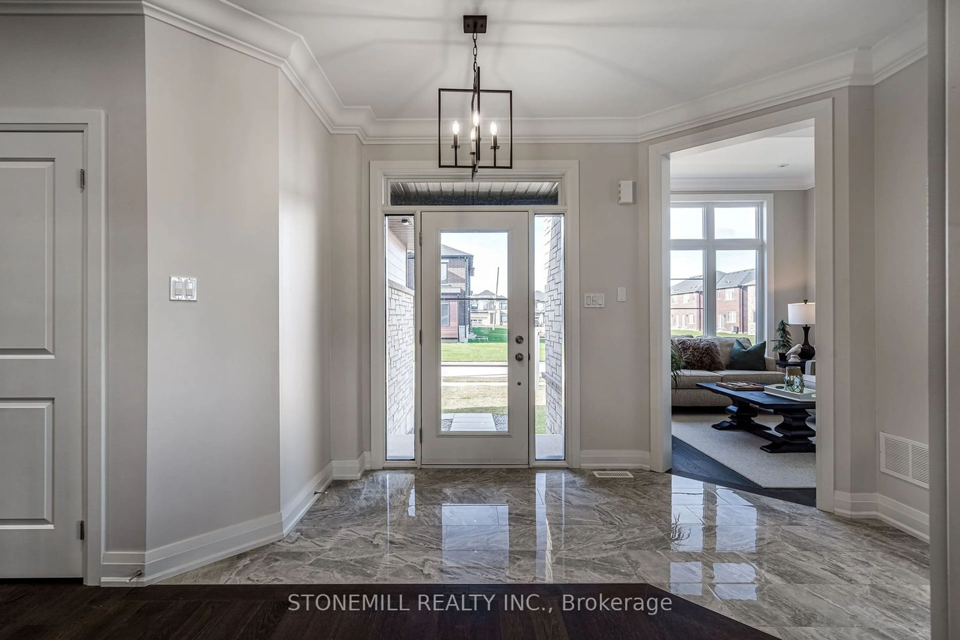 Indoor entryway for 156 Shoreview Dr, Welland Ontario L3B 0H3