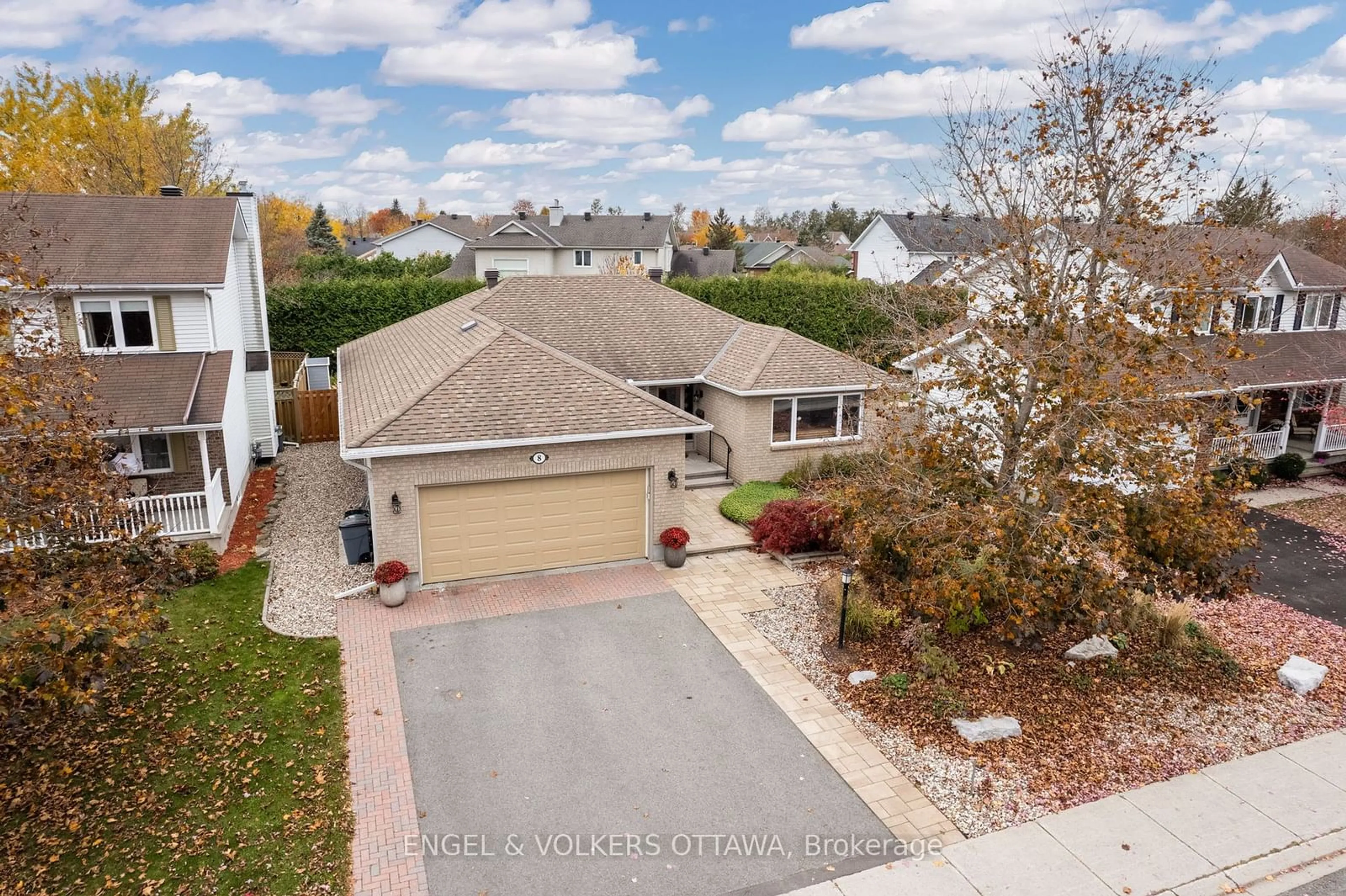 A pic from outside/outdoor area/front of a property/back of a property/a pic from drone, street for 8 RANDALL JAMES Dr, Stittsville - Munster - Richmond Ontario K2S 1L9