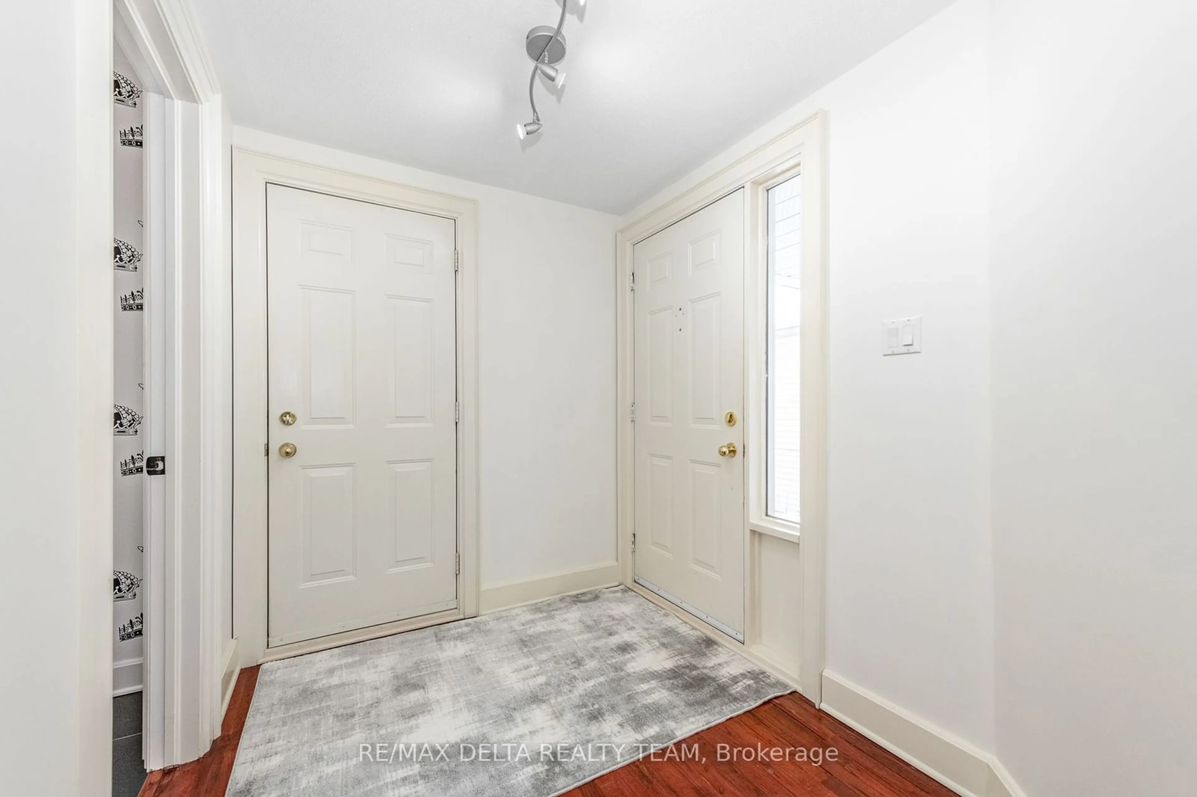 Indoor entryway for 1524 Aline Ave, Orleans - Cumberland and Area Ontario K4A 3Y7