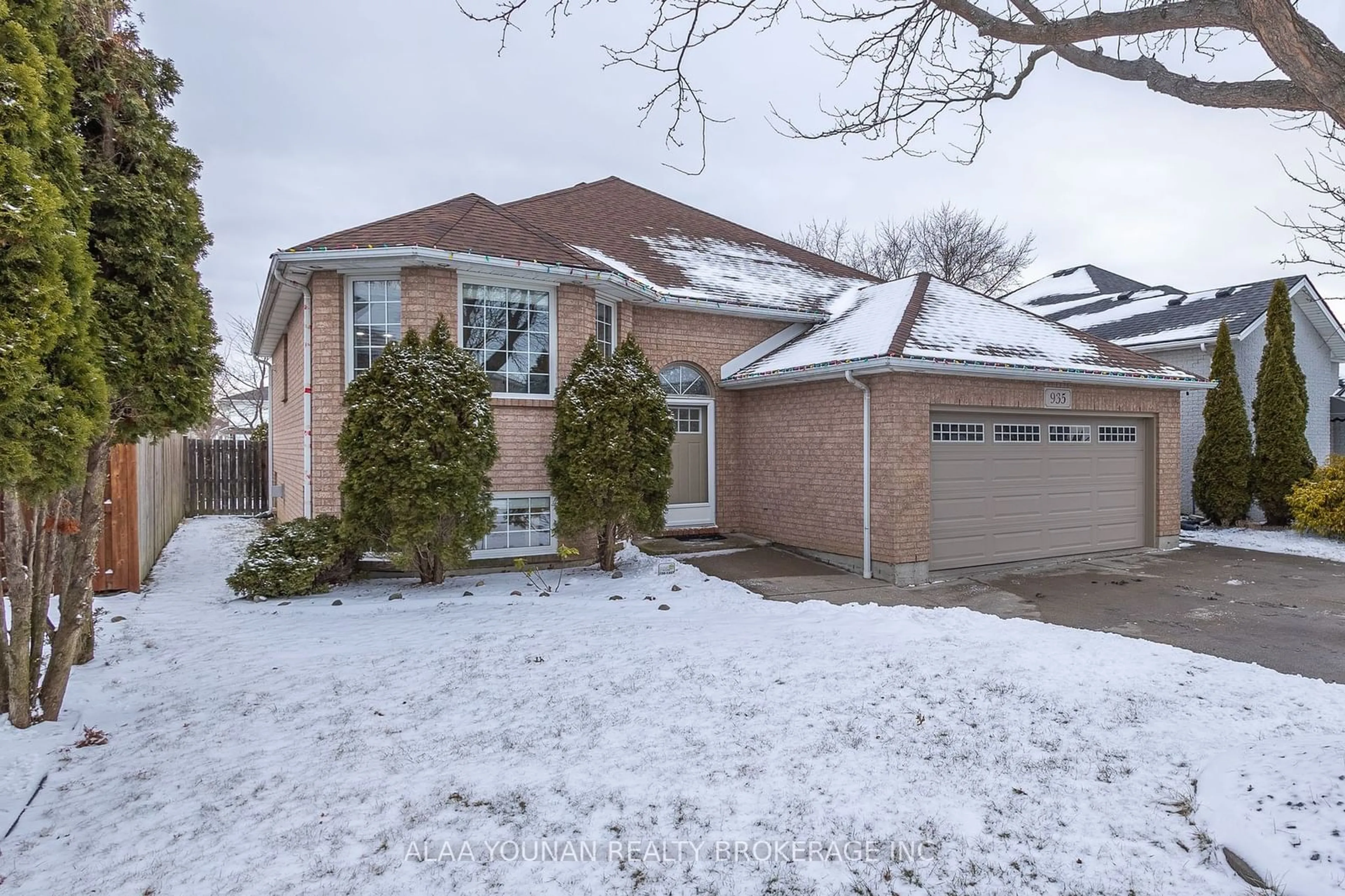 Home with brick exterior material, street for 935 Rendezvous Dr, Windsor Ontario N8P 1K5