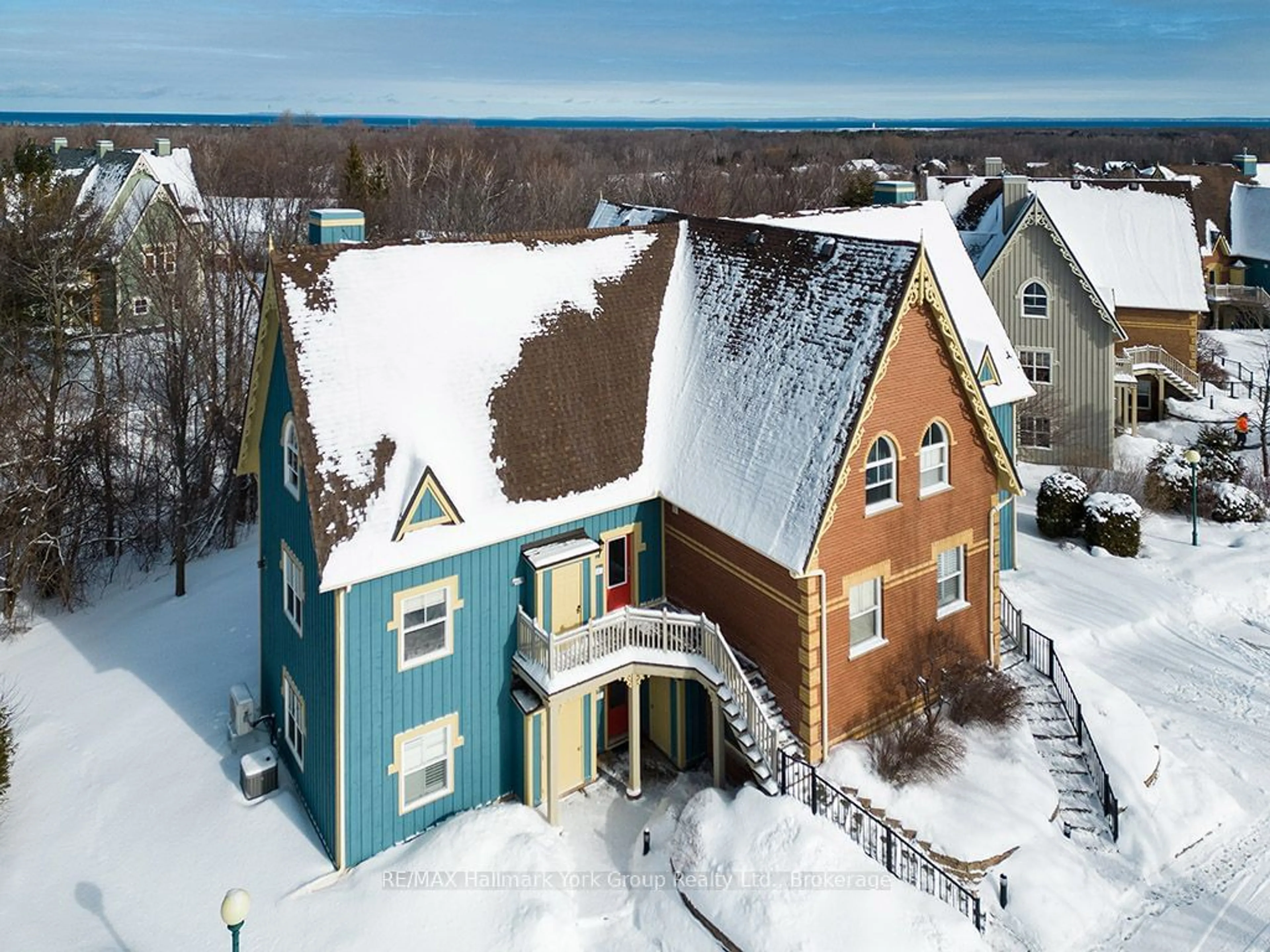 A pic from outside/outdoor area/front of a property/back of a property/a pic from drone, street for 184 Snowbridge Way #217, Blue Mountains Ontario L9Y 0V1