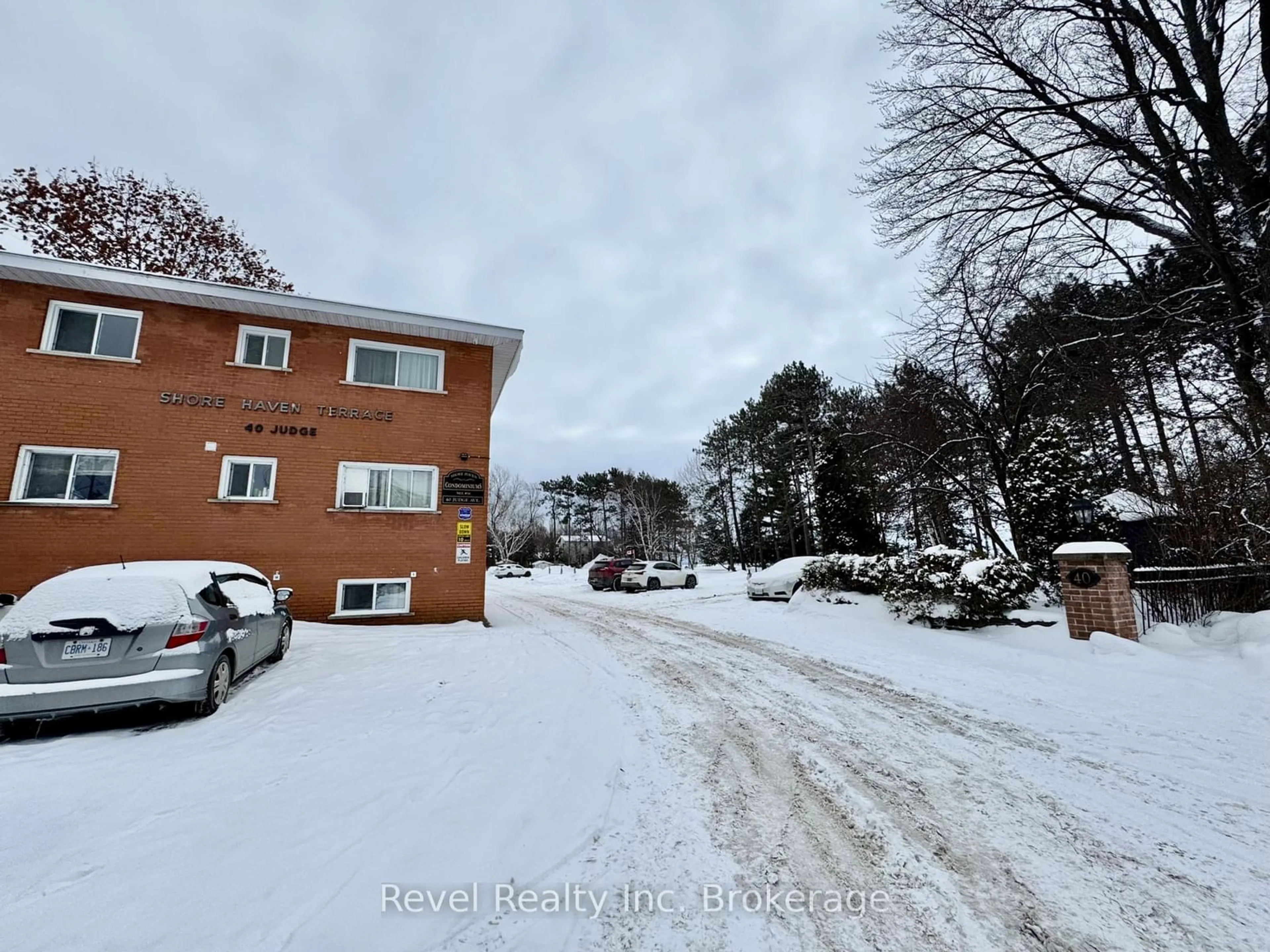 A pic from outside/outdoor area/front of a property/back of a property/a pic from drone, street for 40 Judge Ave #11B, North Bay Ontario P1A 1B4