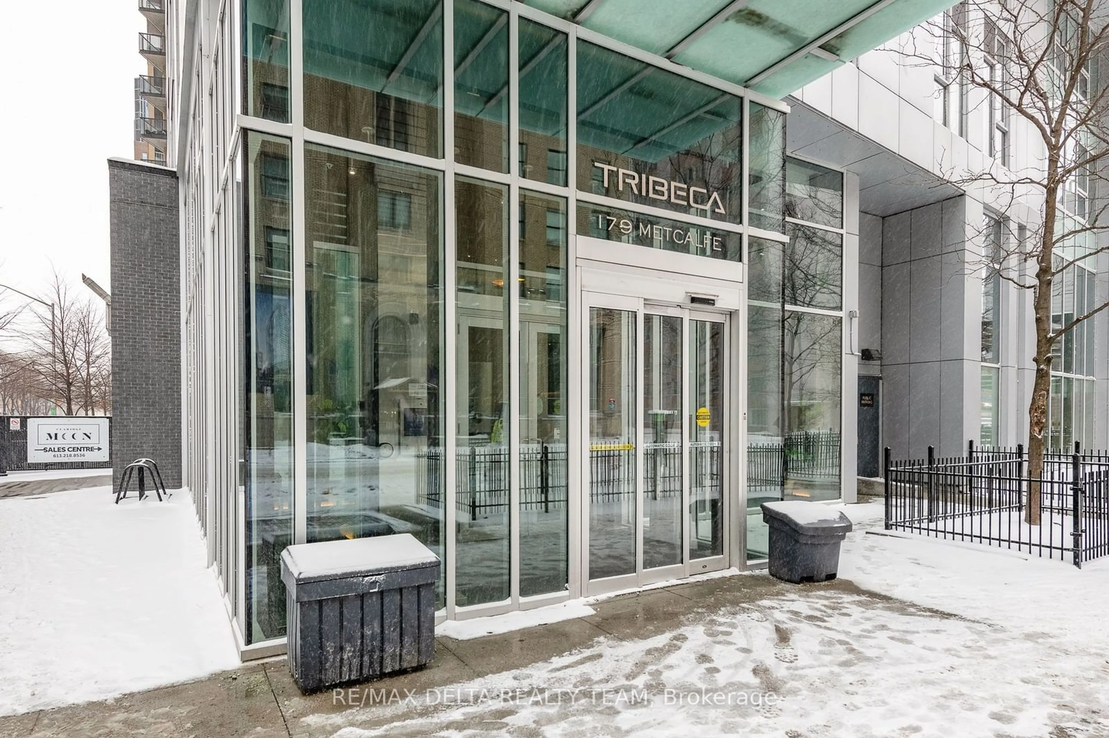 Indoor foyer for 179 METCALFE St #304, Ottawa Centre Ontario K2P 0W1