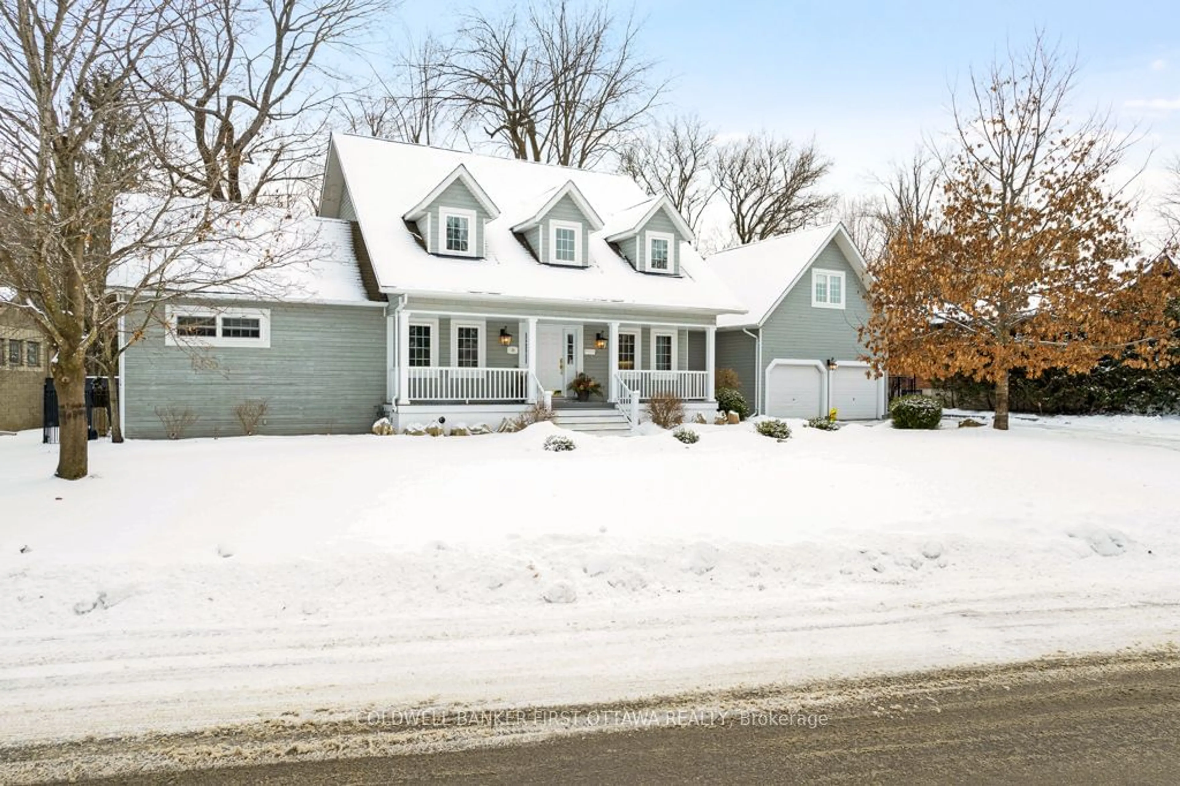 Home with vinyl exterior material, street for 10 Perkins Blvd, Perth Ontario K7H 3L6