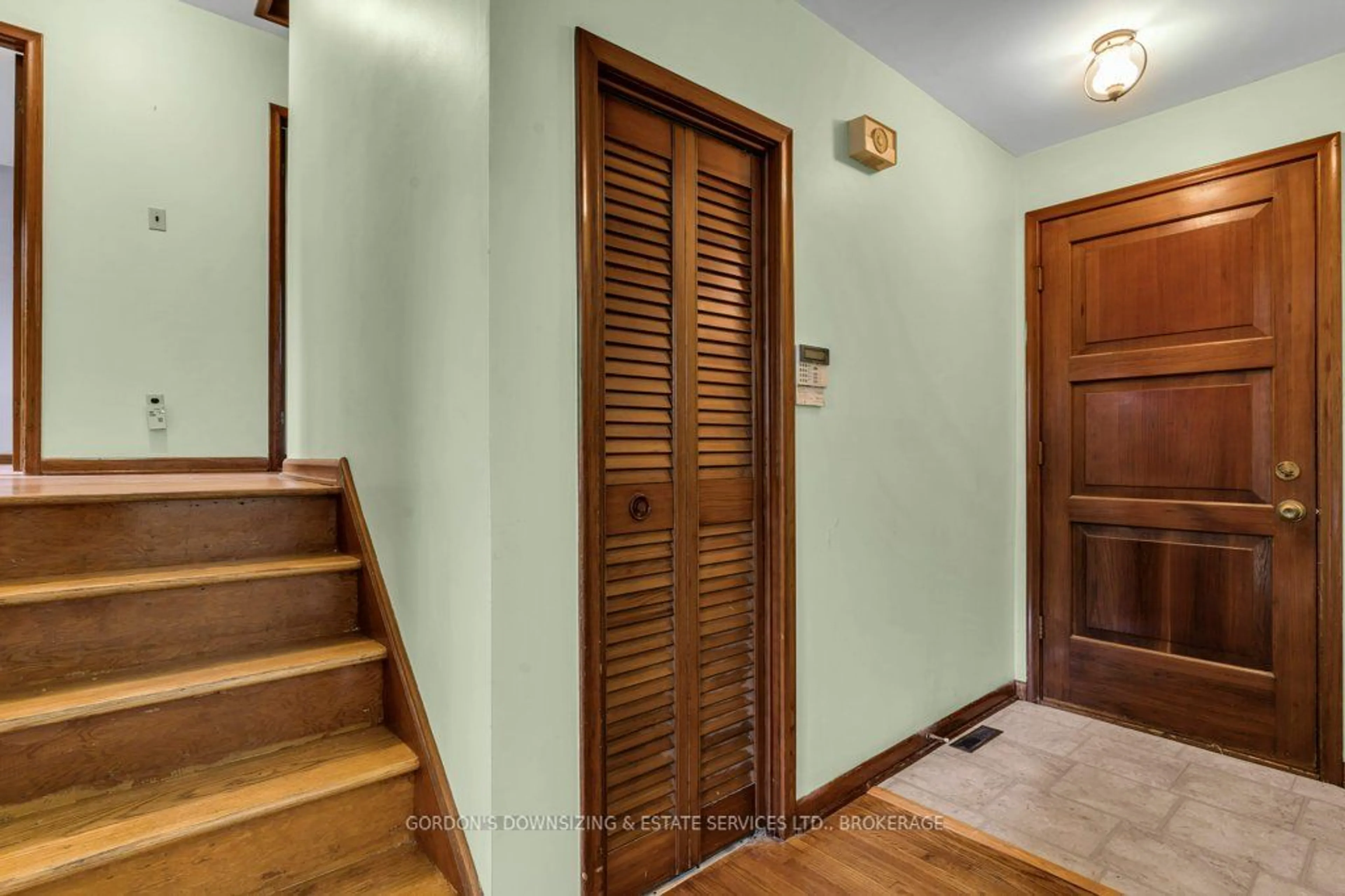 Indoor entryway for 107 Queen Mary Rd, Kingston Ontario K7M 2A3