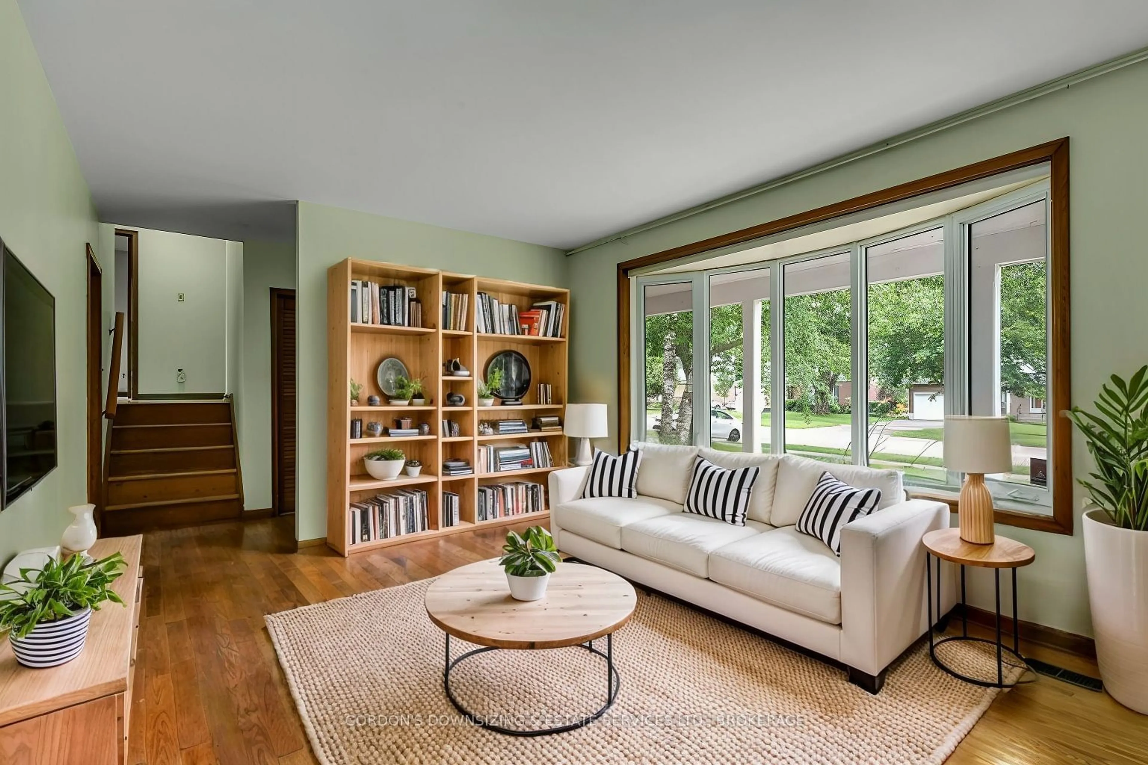 Living room with furniture, wood/laminate floor for 107 Queen Mary Rd, Kingston Ontario K7M 2A3