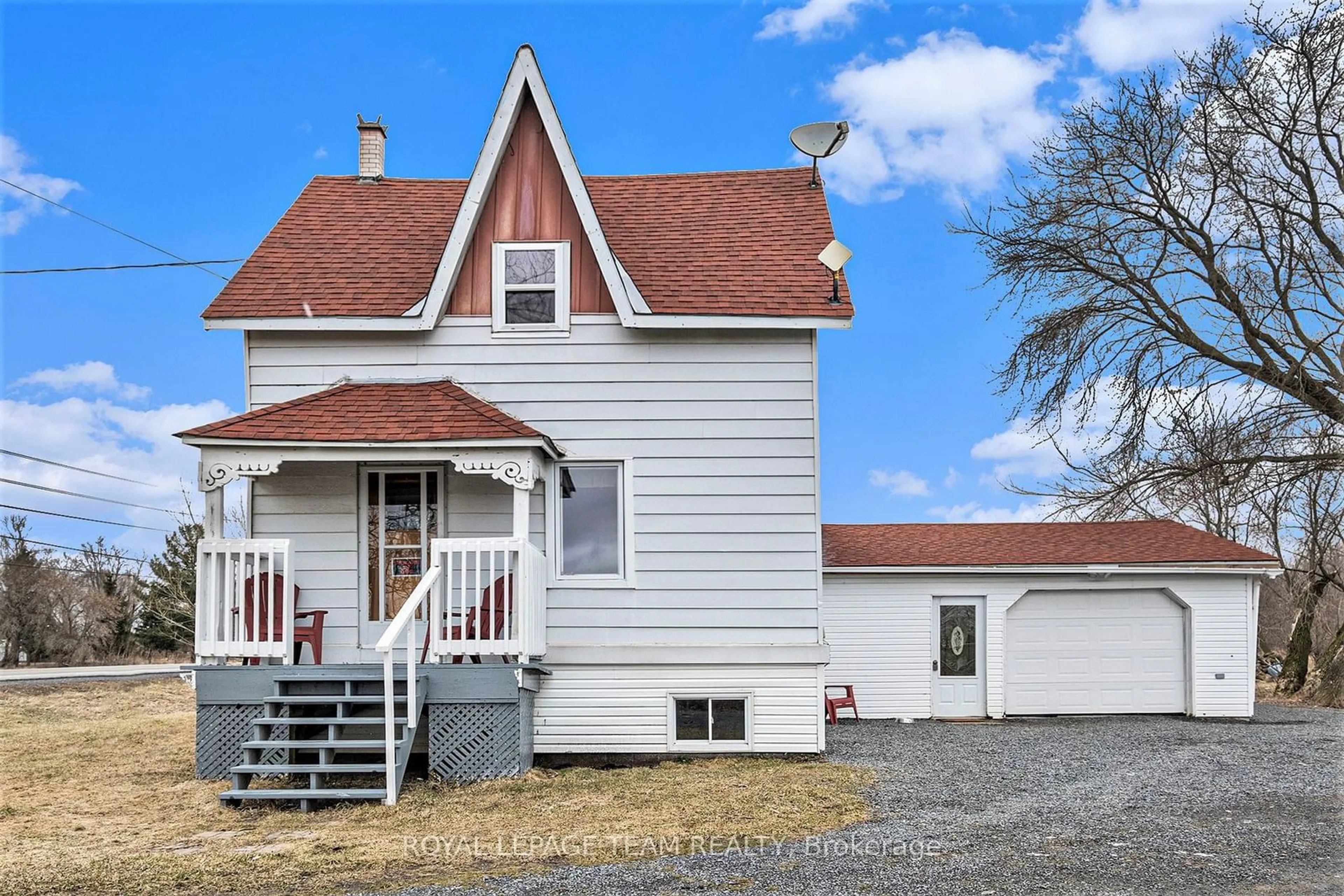 Home with vinyl exterior material, street for 10296 Marionville Rd, North Dundas Ontario K4R 1E5