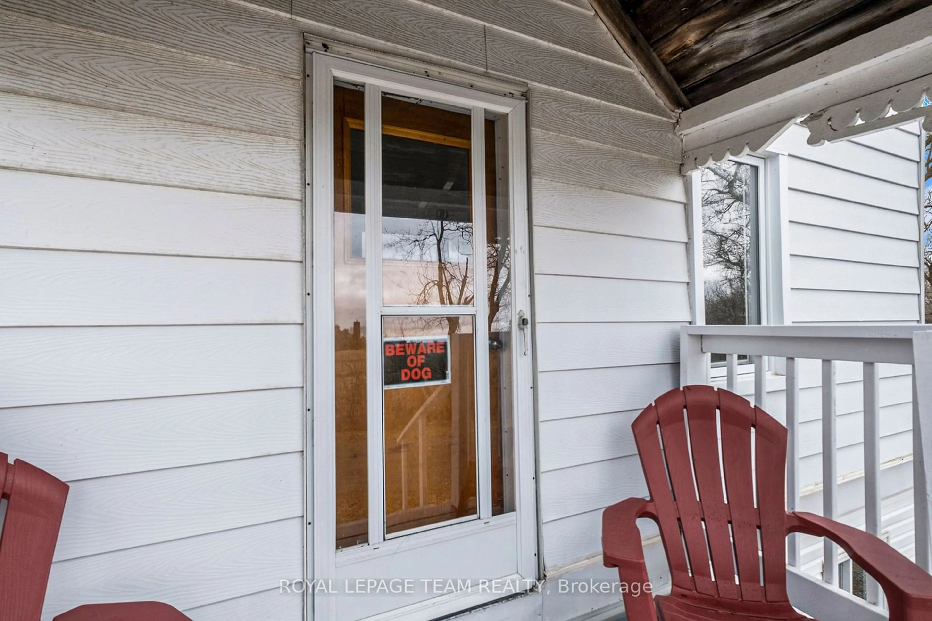 Indoor entryway for 10296 Marionville Rd, North Dundas Ontario K4R 1E5