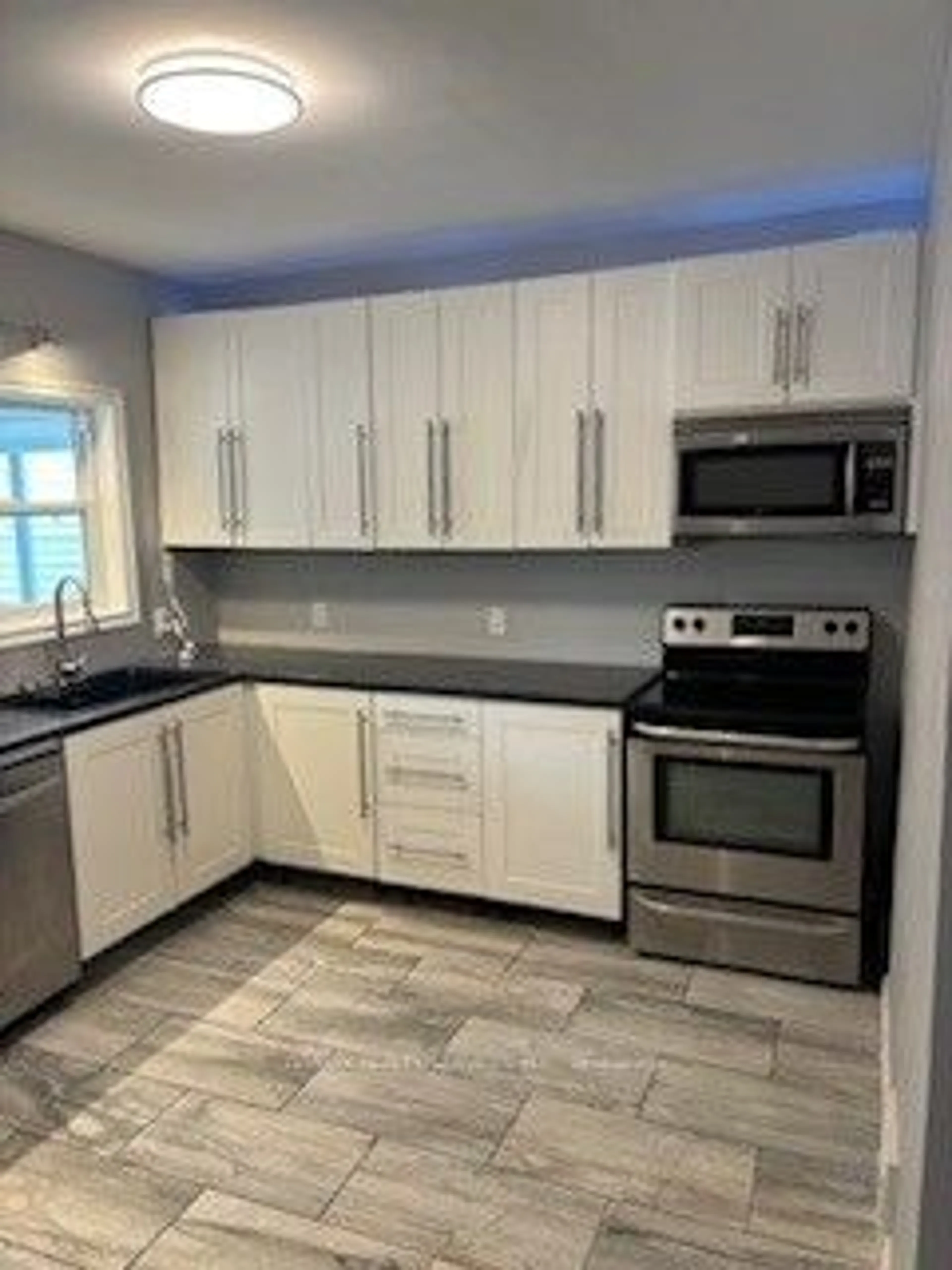 Standard kitchen, ceramic/tile floor for 14 Clinton St, Hamilton Ontario L8L 3J8