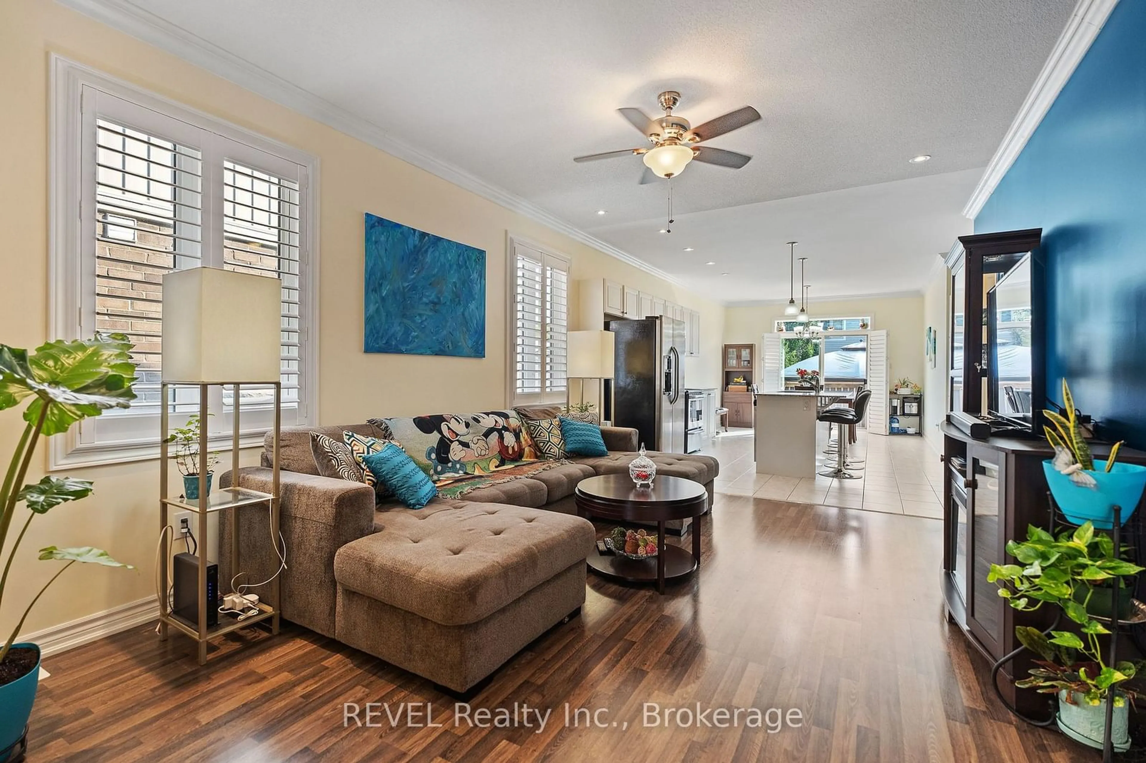 Living room with furniture, ceramic/tile floor for 23 Cannery Dr, Niagara-on-the-Lake Ontario L0S 1J1