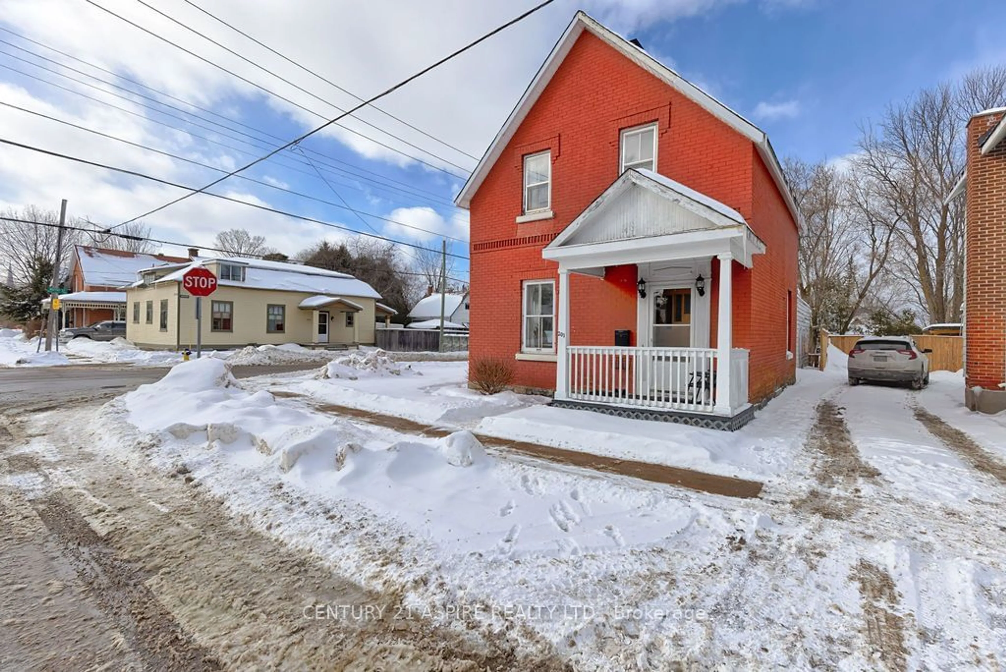 A pic from outside/outdoor area/front of a property/back of a property/a pic from drone, street for 201 Welland St, Pembroke Ontario K8A 5Y2