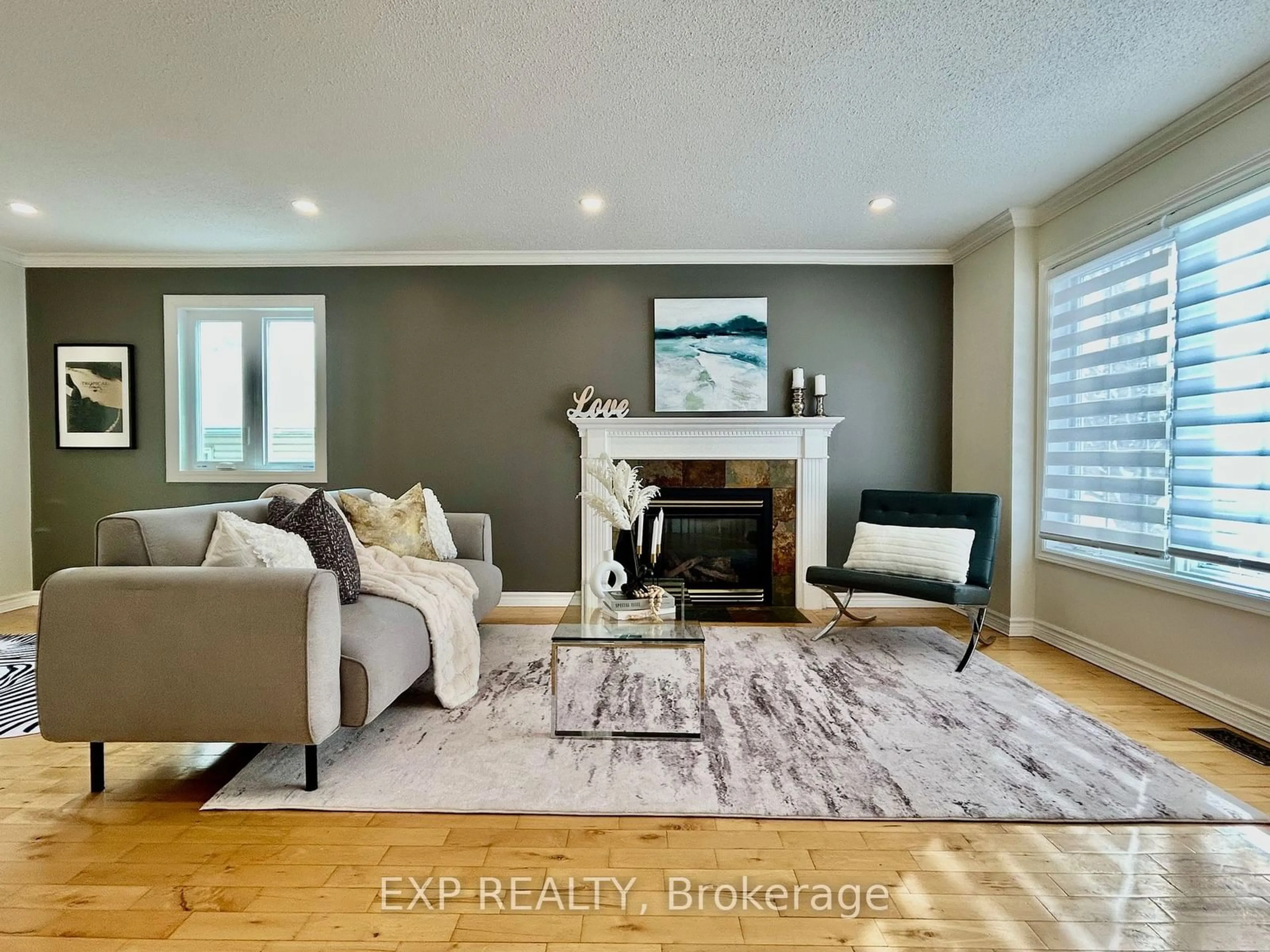 Living room with furniture, unknown for 15 Amy St, Stittsville - Munster - Richmond Ontario K2S 1L7