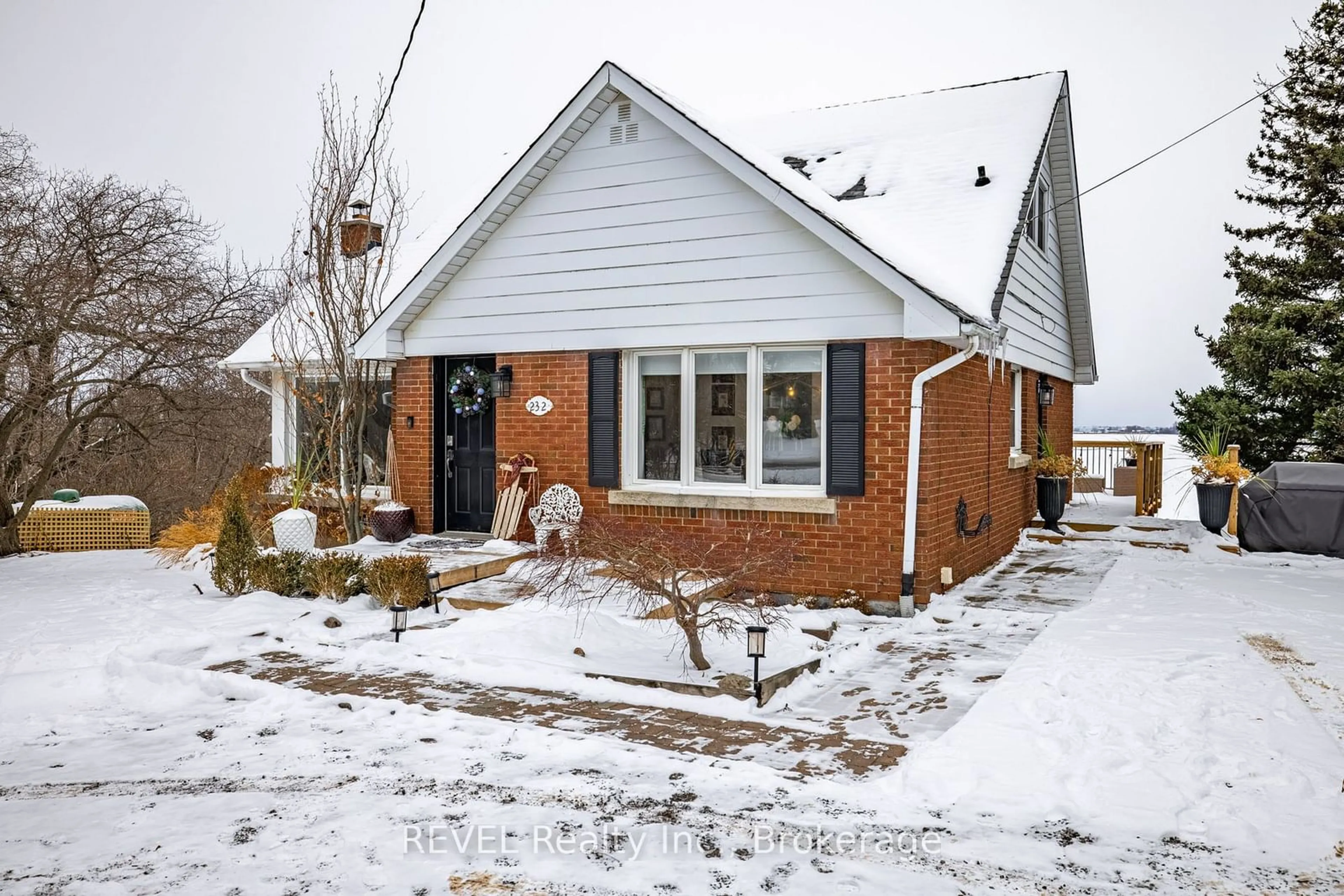 Home with brick exterior material, street for 232 Queenston Rd, Niagara-on-the-Lake Ontario L0S 1J0